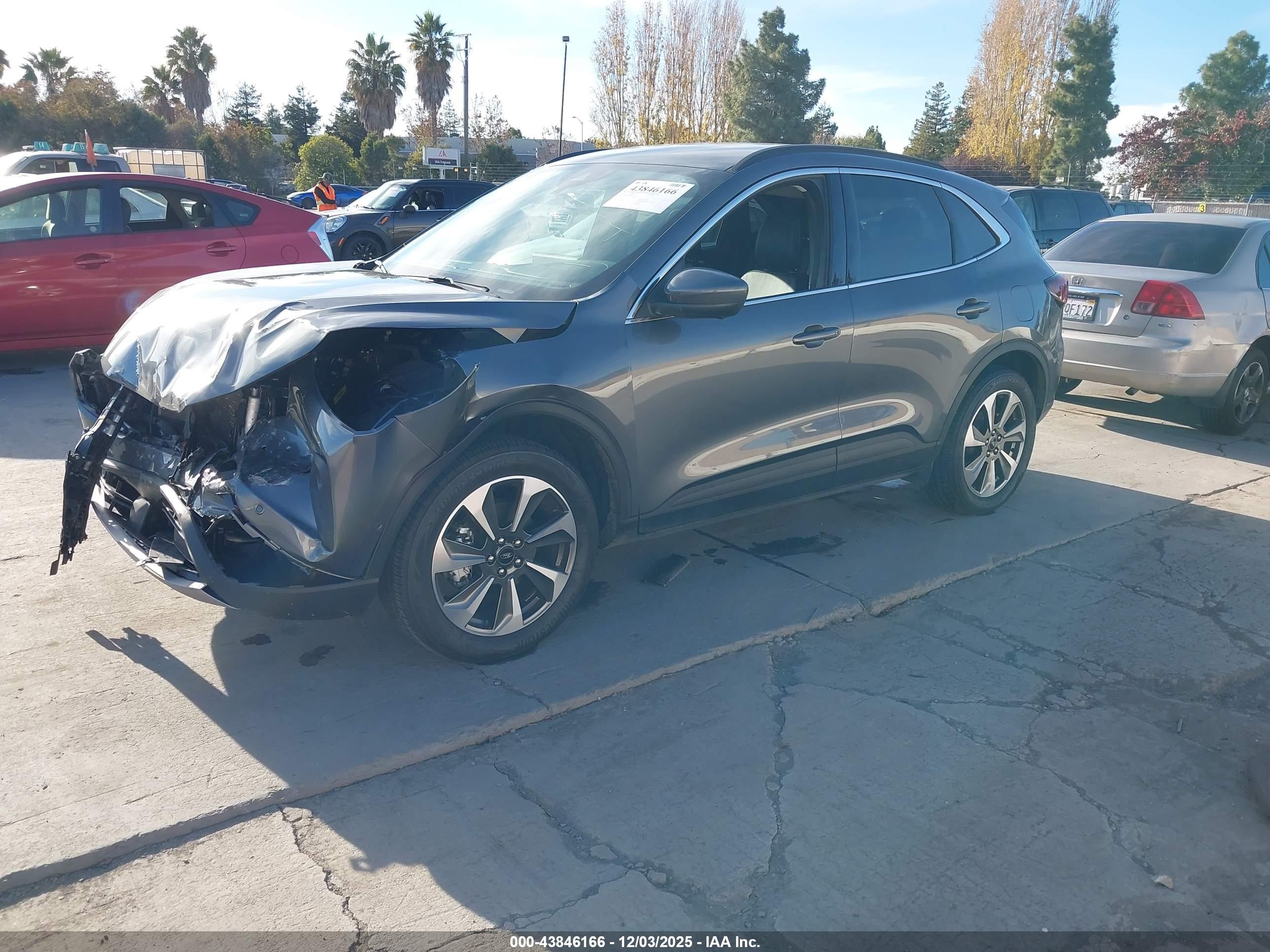 FORD ESCAPE image 2