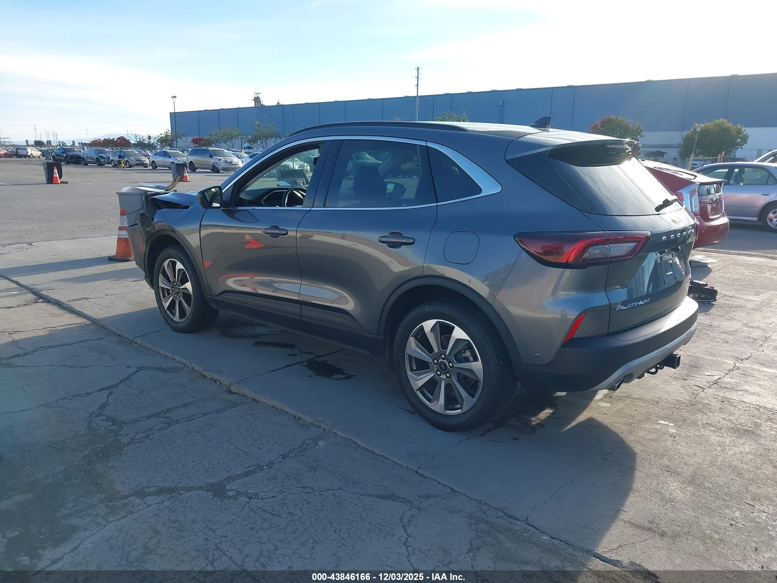 FORD ESCAPE image 3