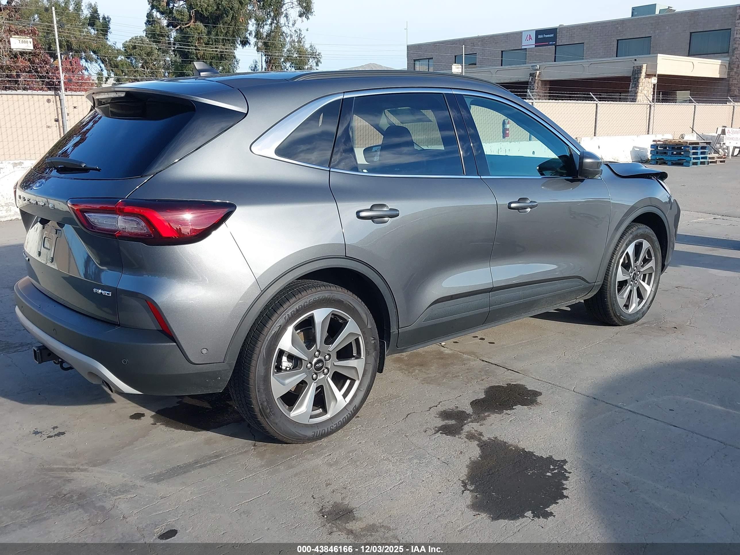 FORD ESCAPE image 4