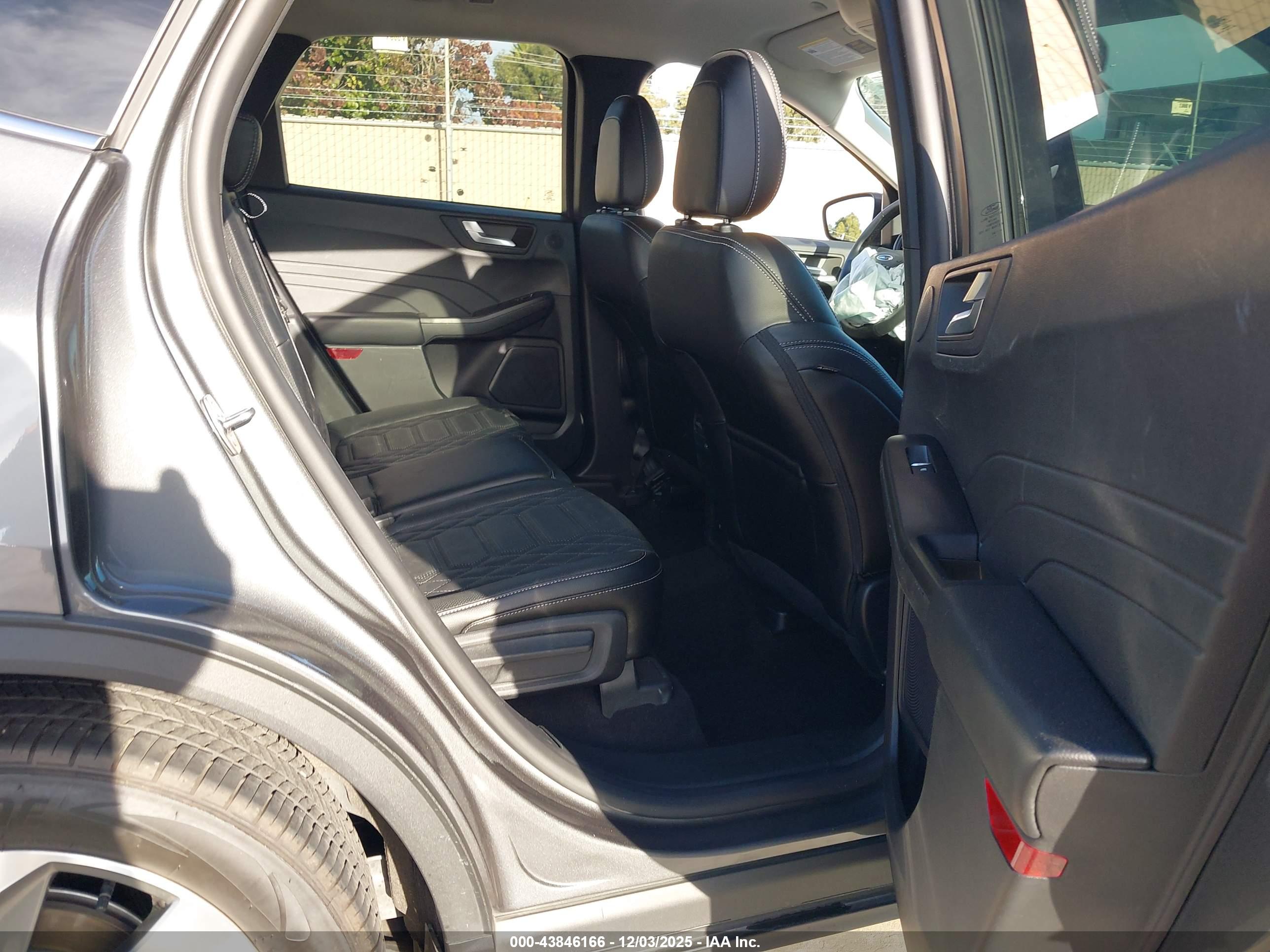 FORD ESCAPE image 8
