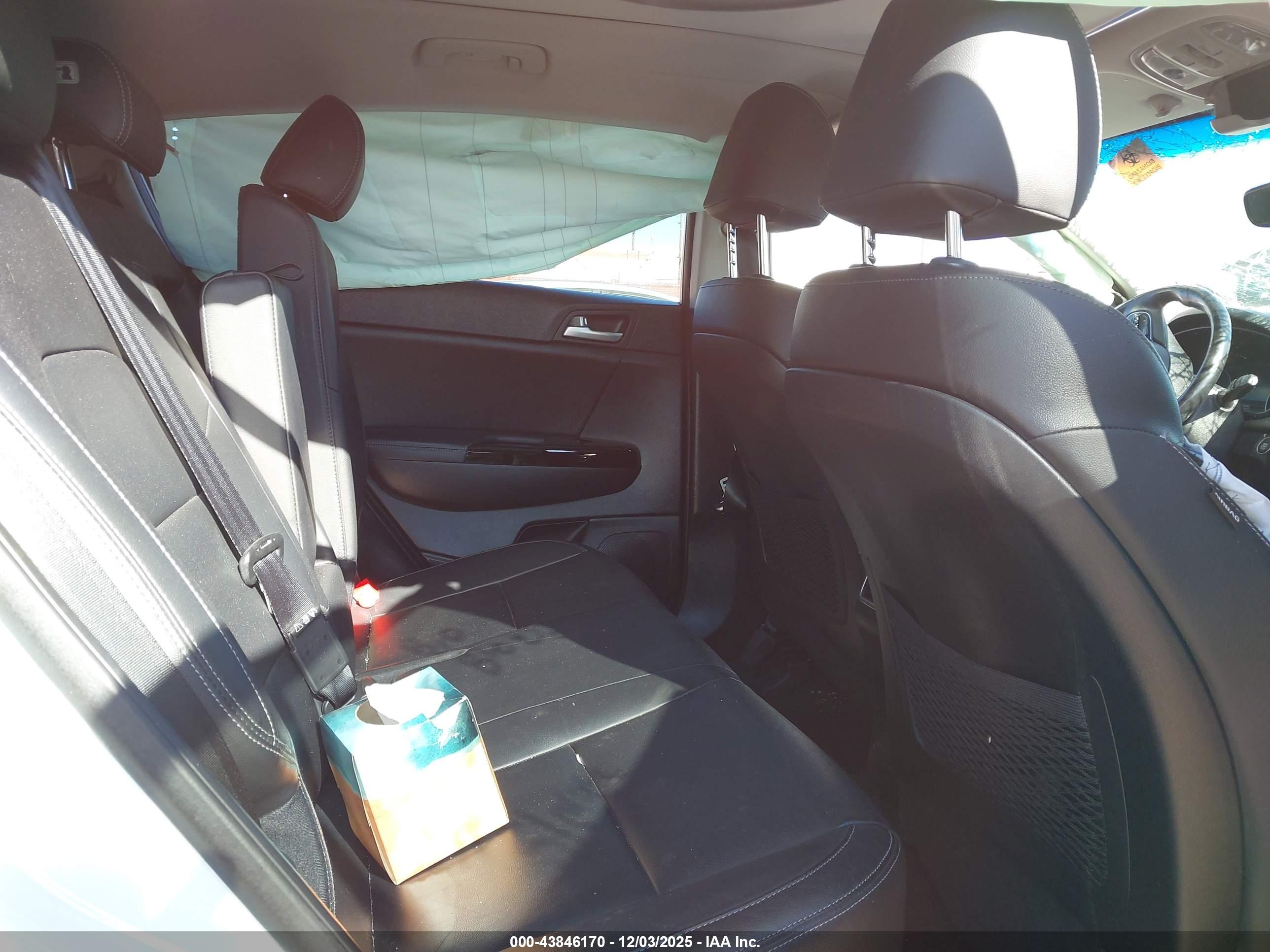 KIA SPORTAGE image 8