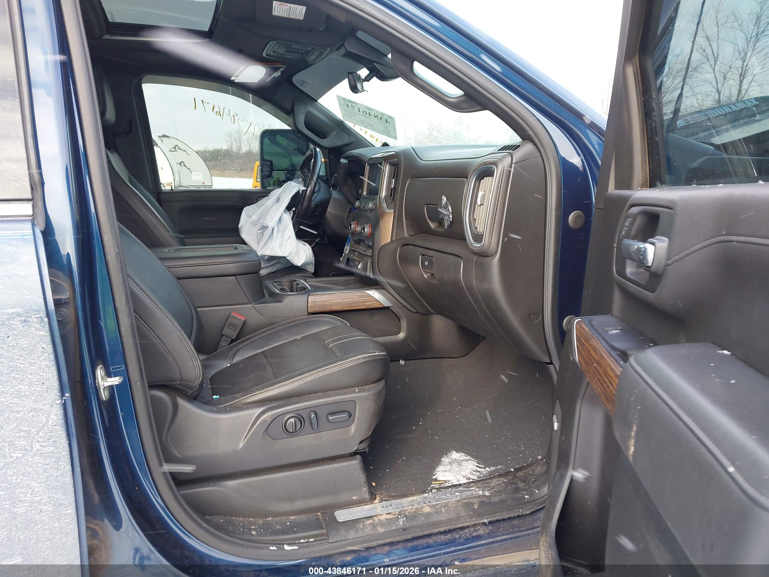 CHEVROLET SILVERADO image 5
