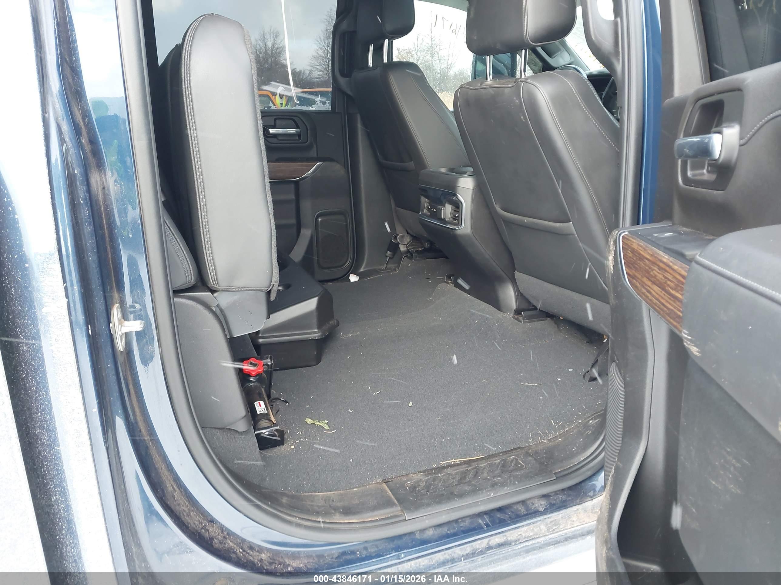 CHEVROLET SILVERADO image 8