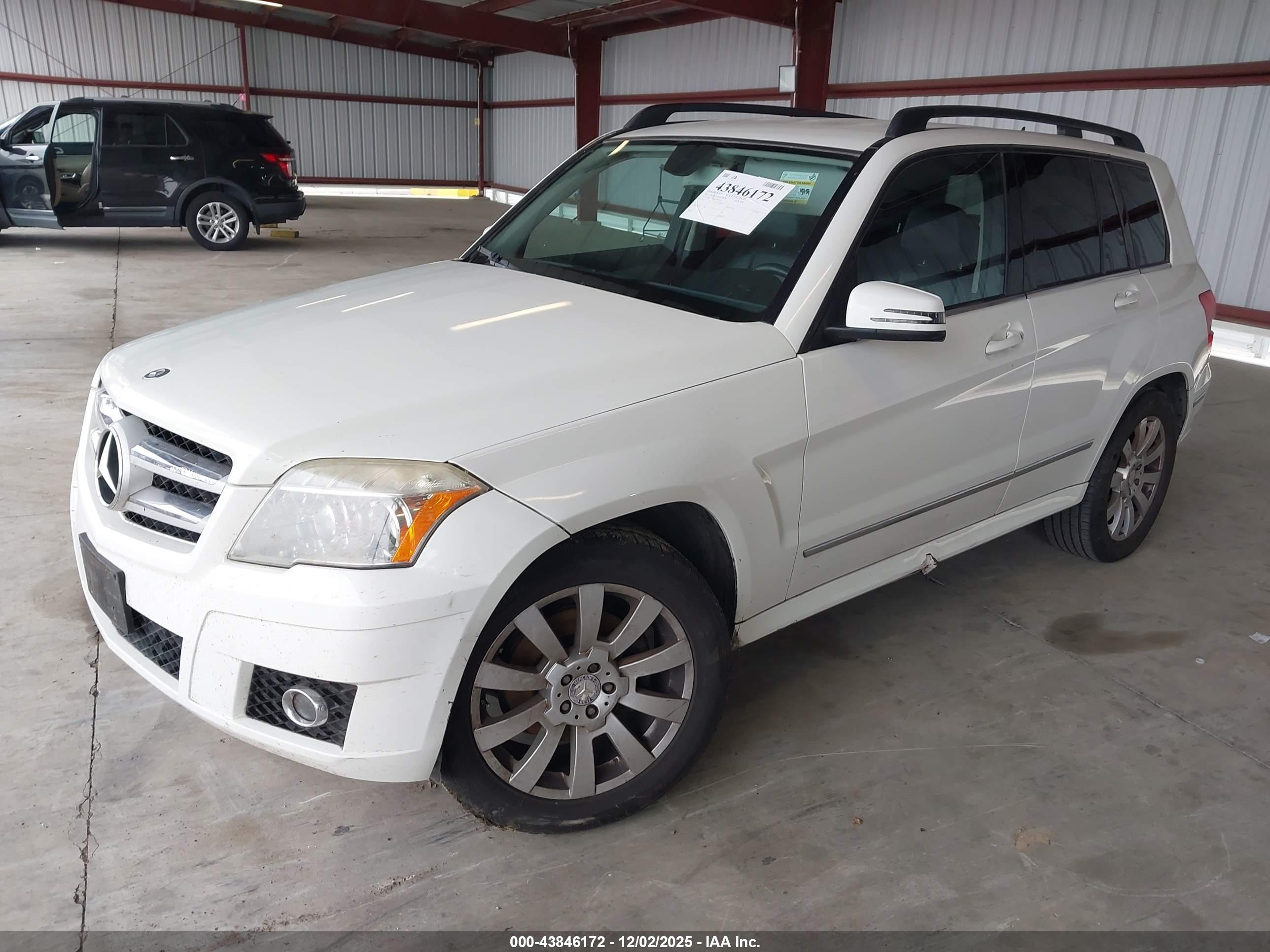 MERCEDES-BENZ GLK image 2