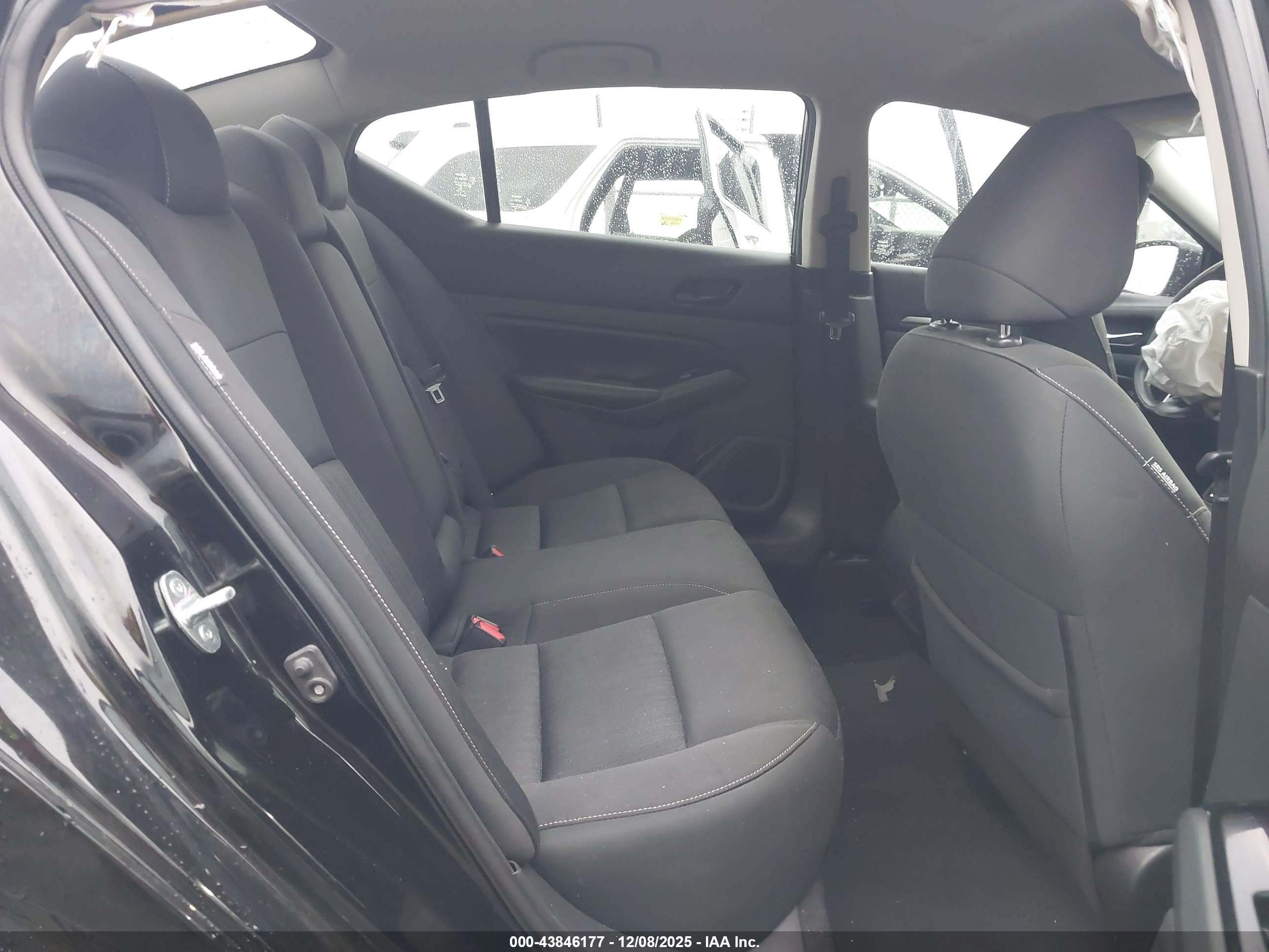NISSAN ALTIMA image 8