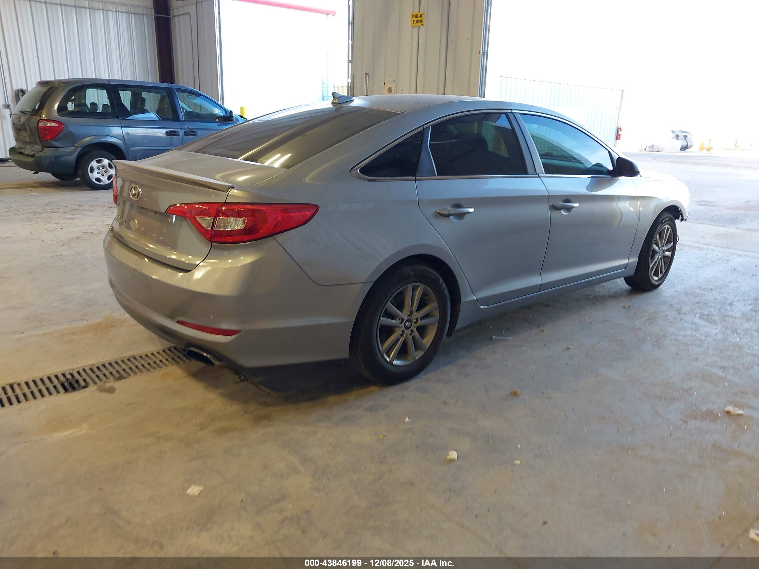 HYUNDAI SONATA image 4