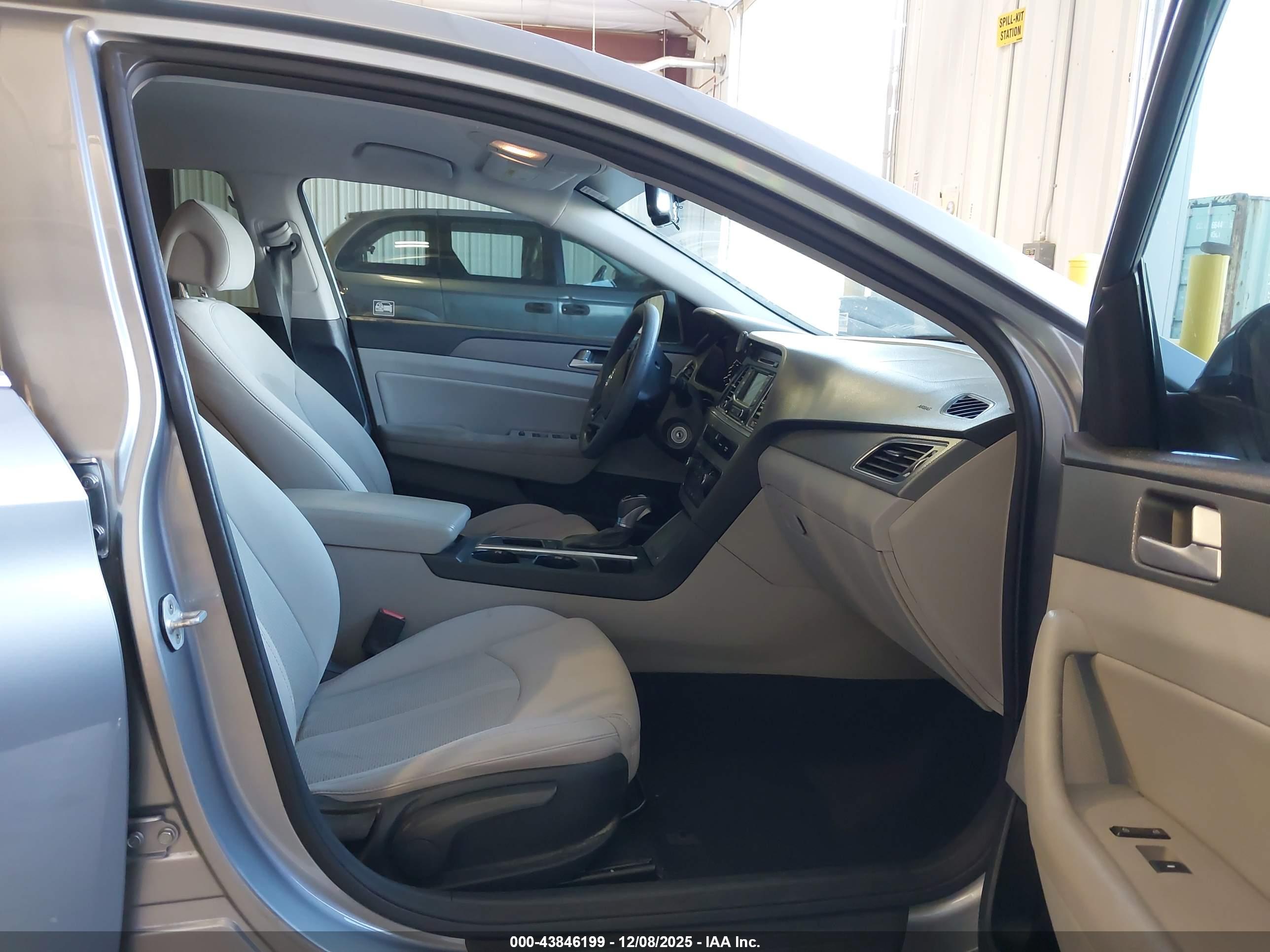 HYUNDAI SONATA image 5