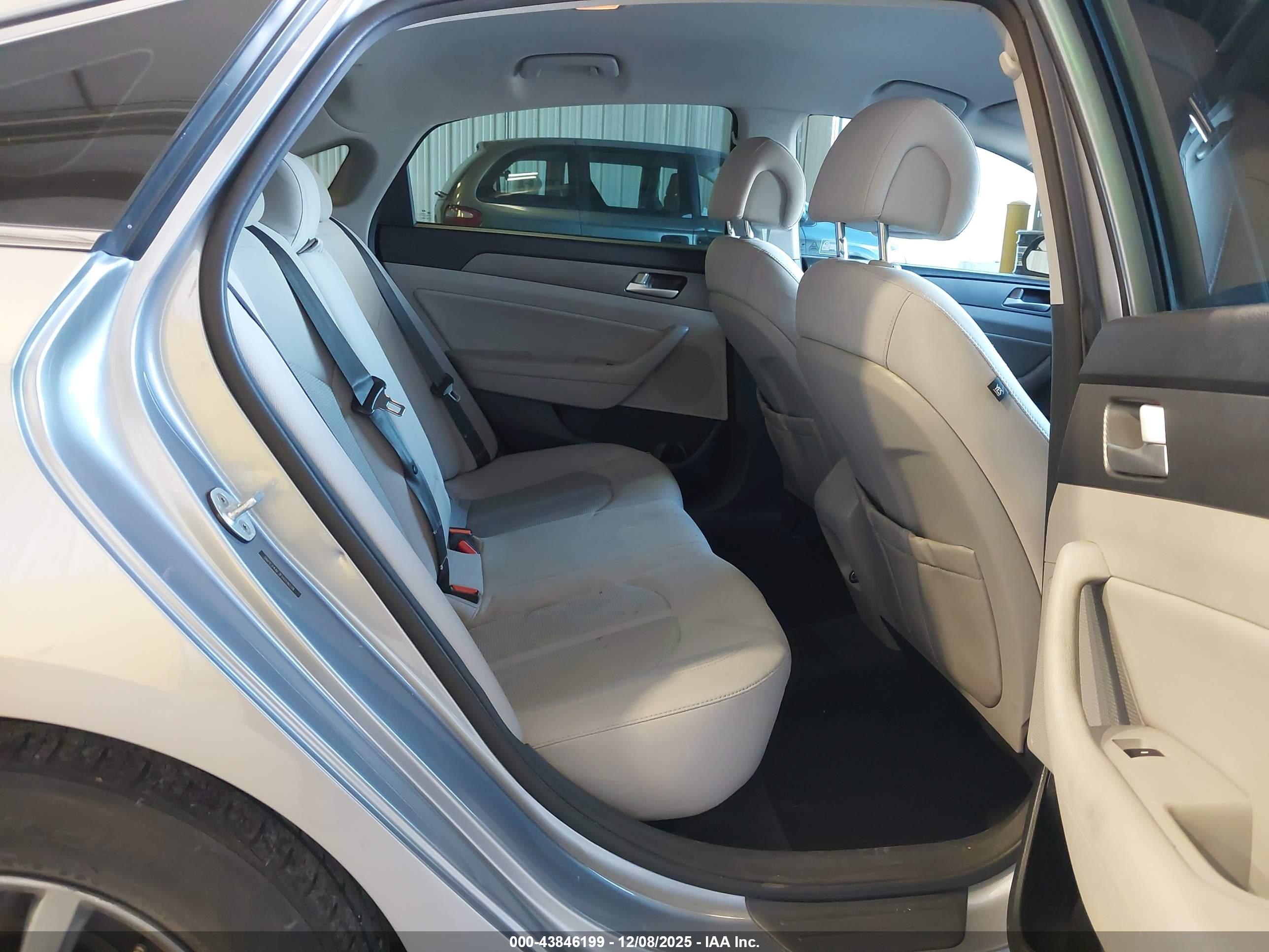 HYUNDAI SONATA image 8