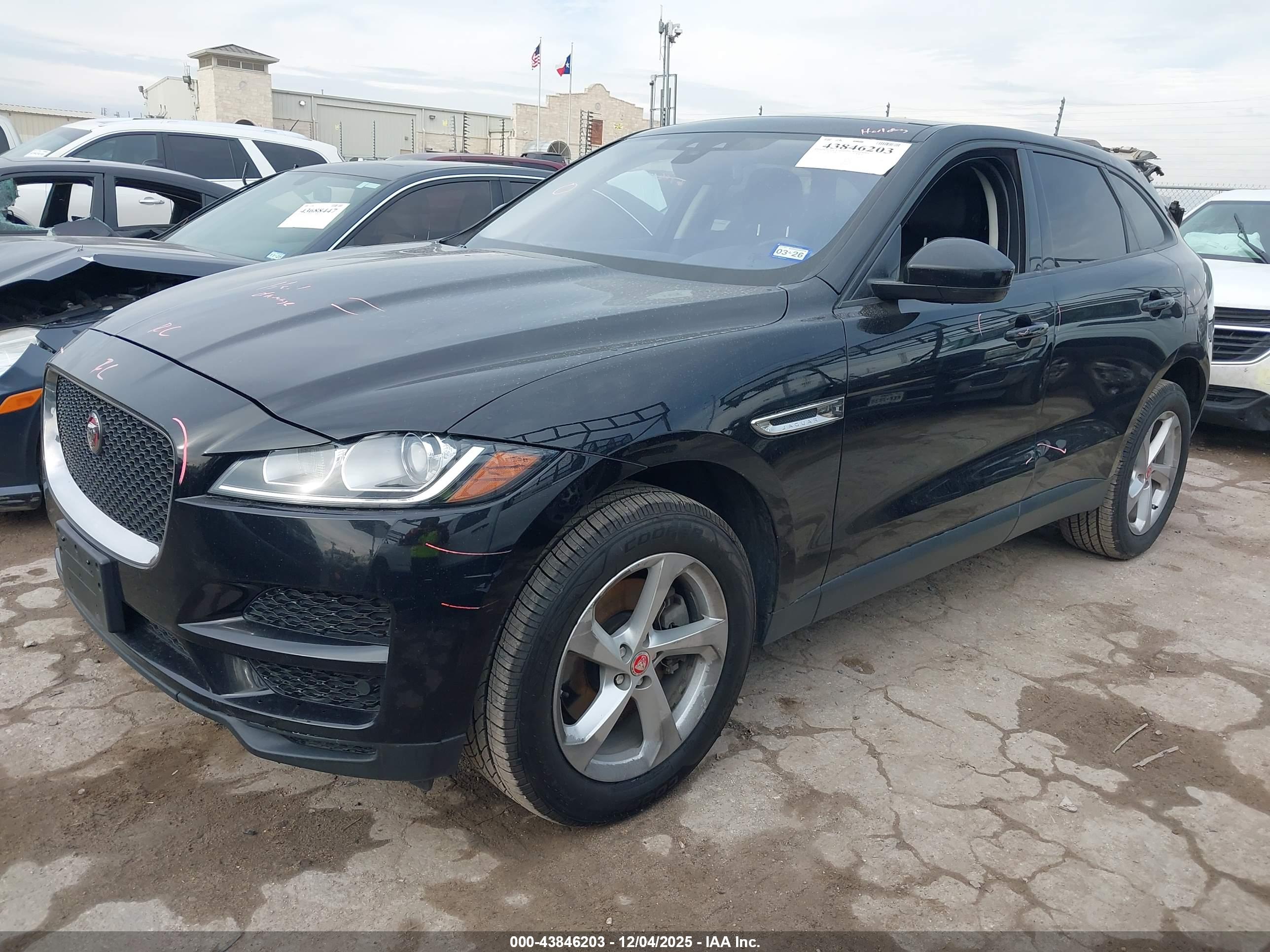 JAGUAR F-PACE image 2