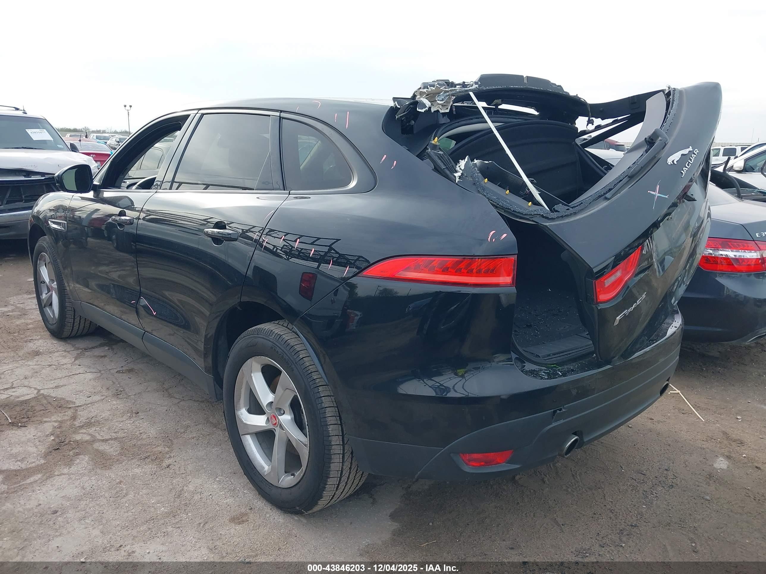 JAGUAR F-PACE image 3