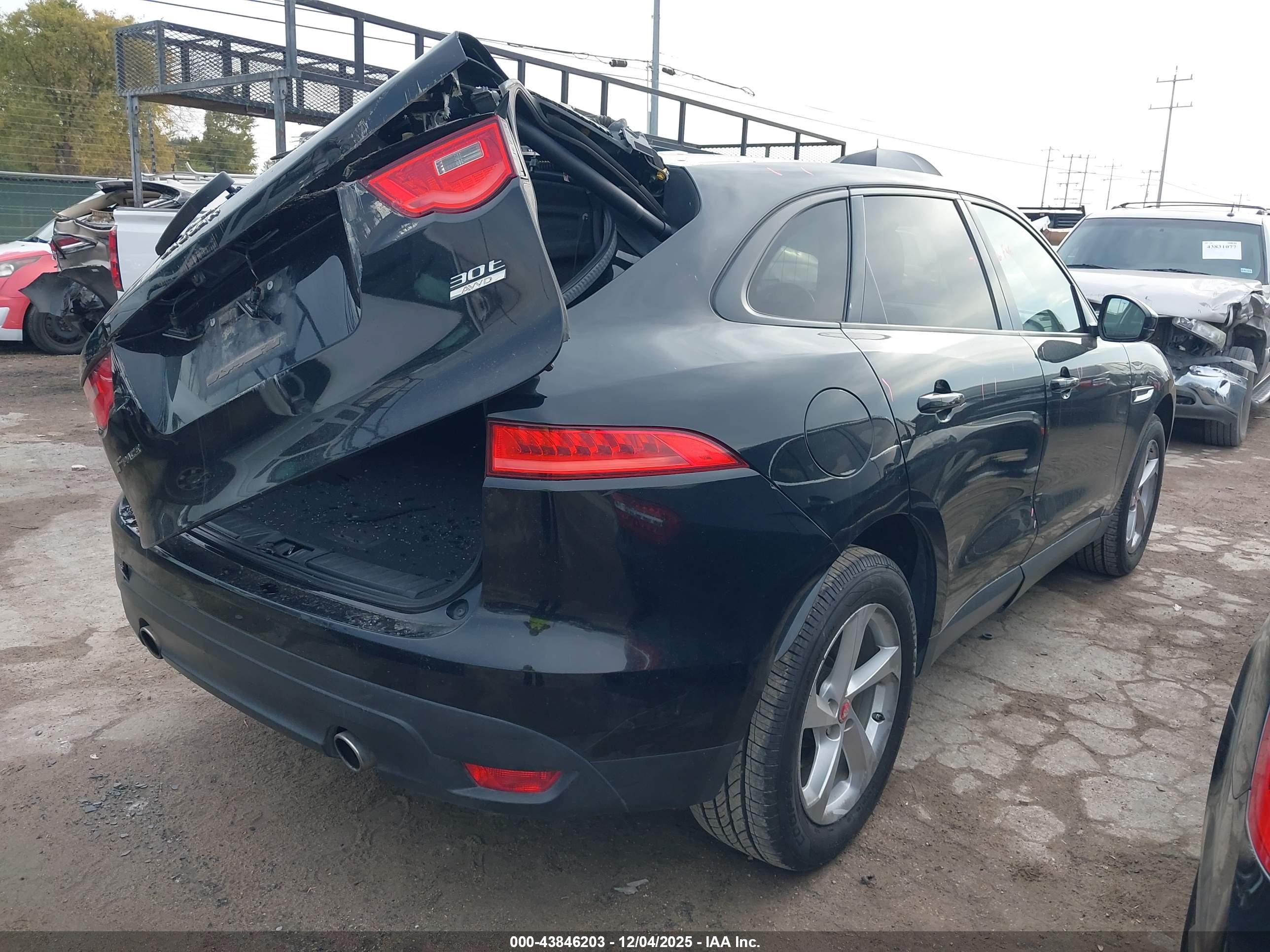 JAGUAR F-PACE image 4