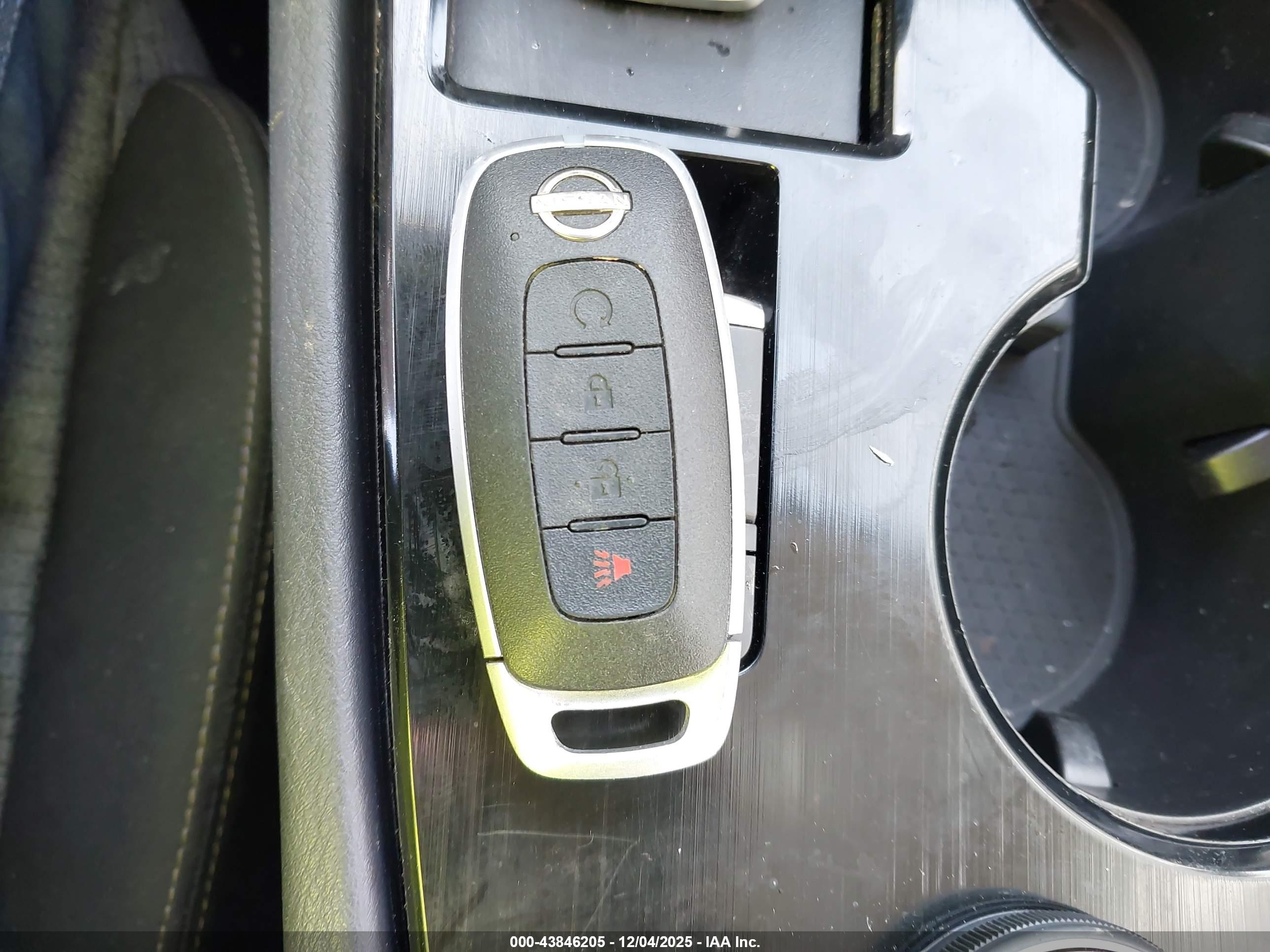 NISSAN ROGUE image 11