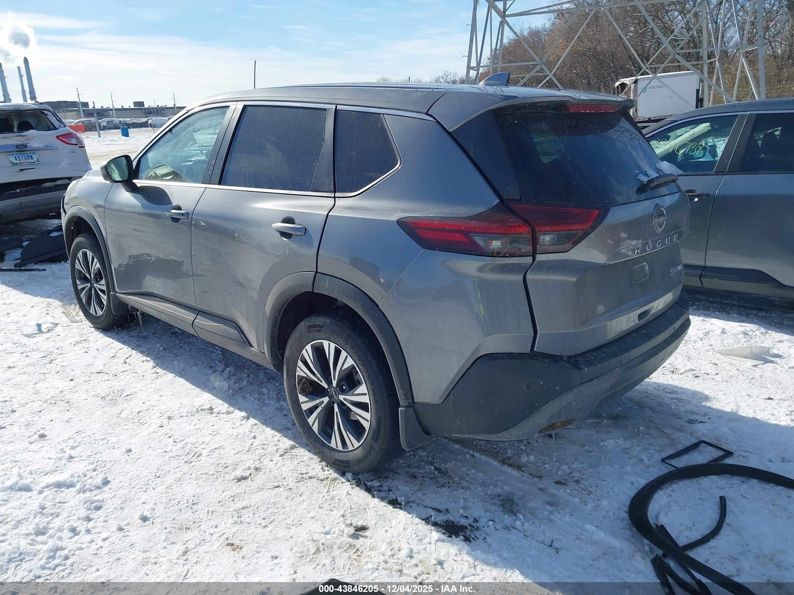 NISSAN ROGUE image 3