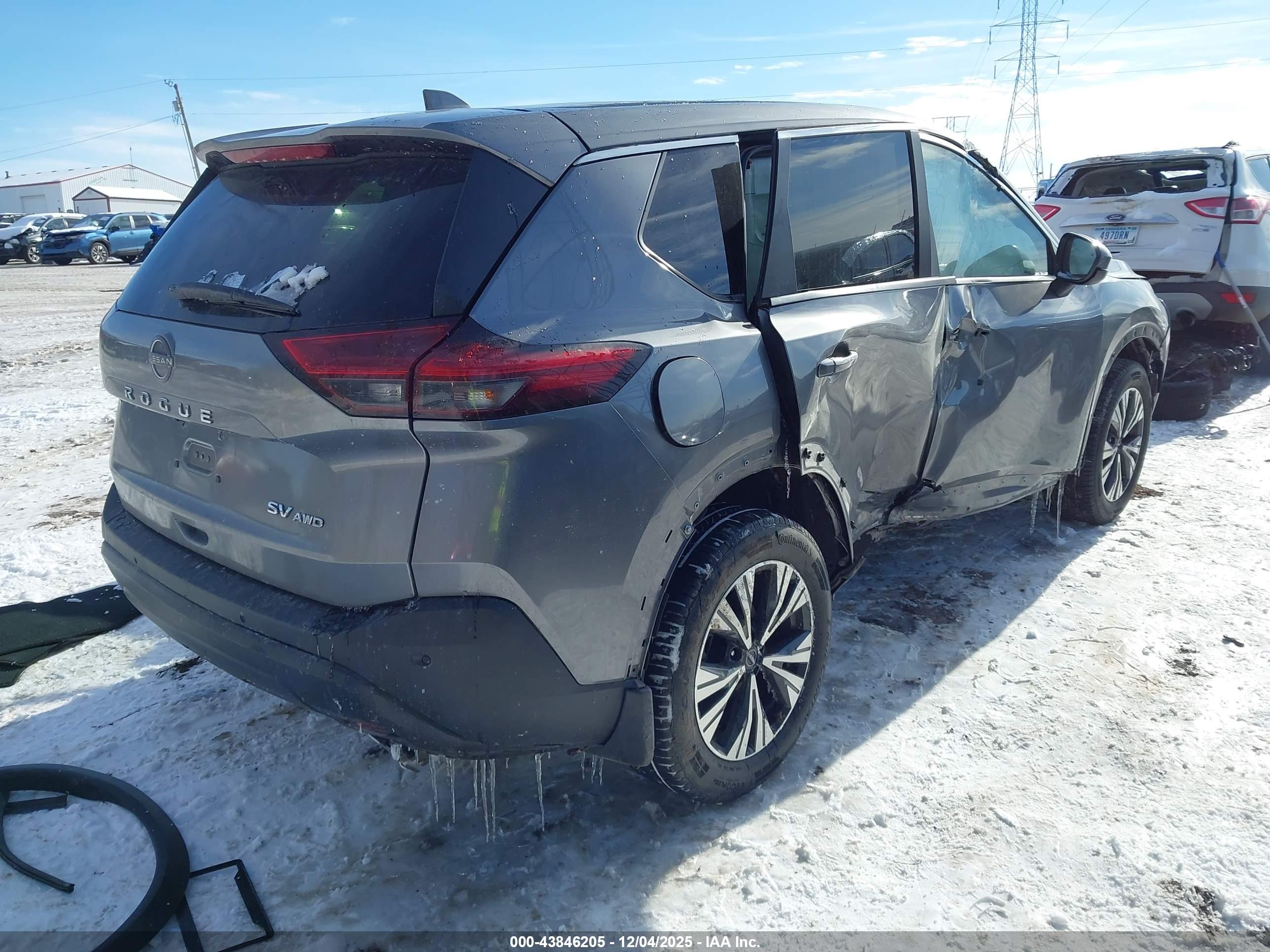 NISSAN ROGUE image 4