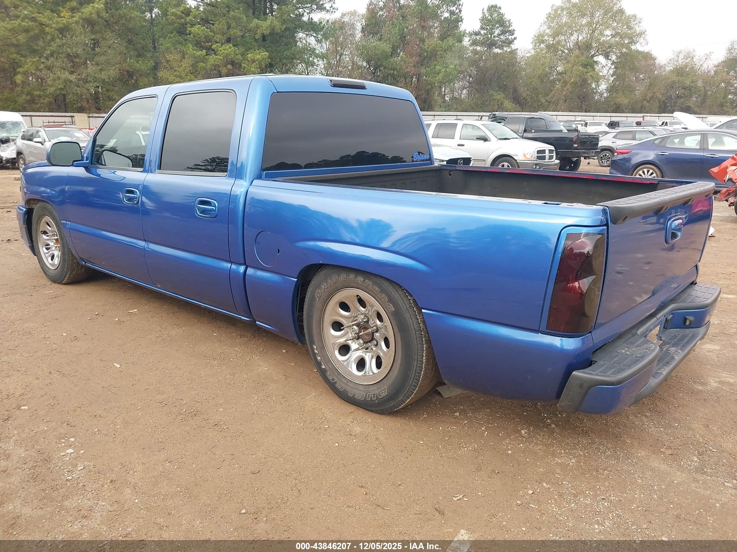 CHEVROLET SILVERADO image 3
