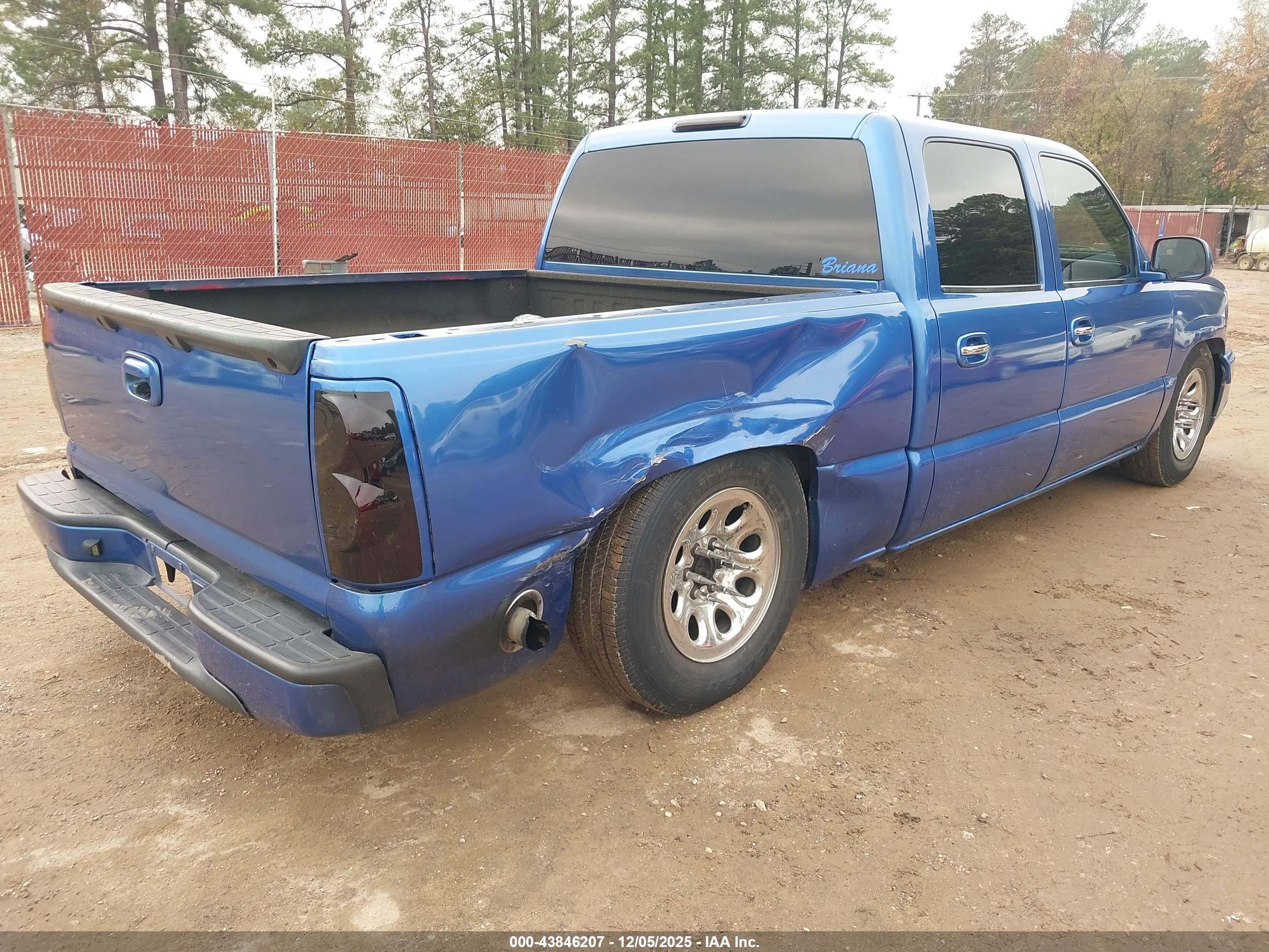 CHEVROLET SILVERADO image 4