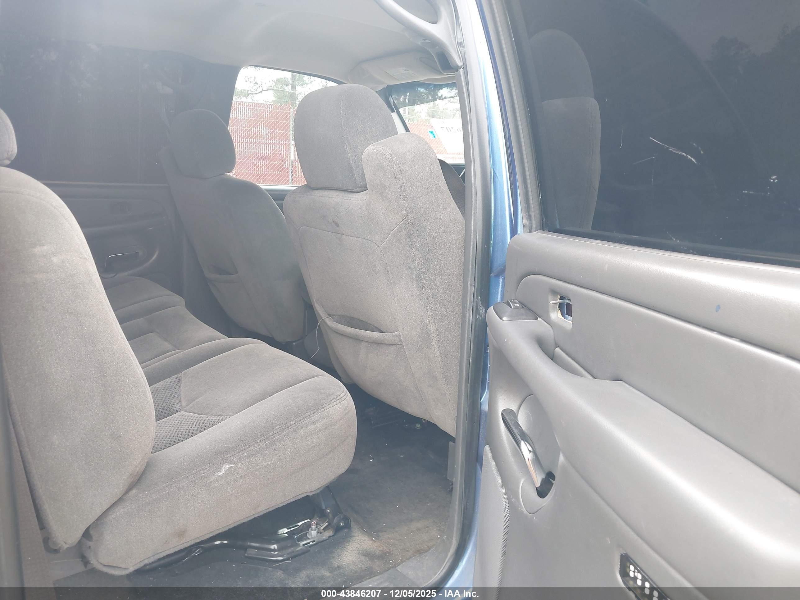 CHEVROLET SILVERADO image 8