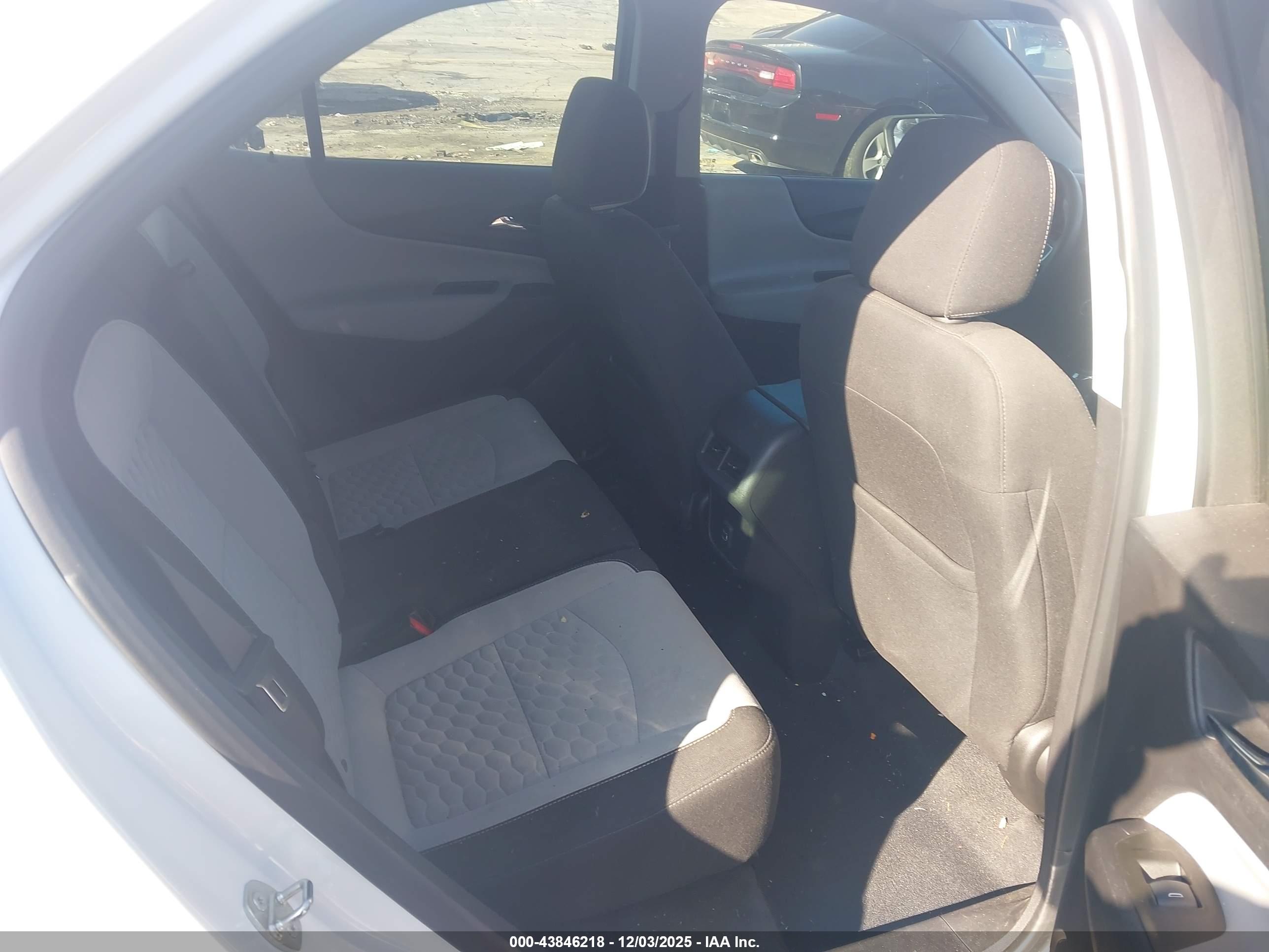 CHEVROLET EQUINOX image 8