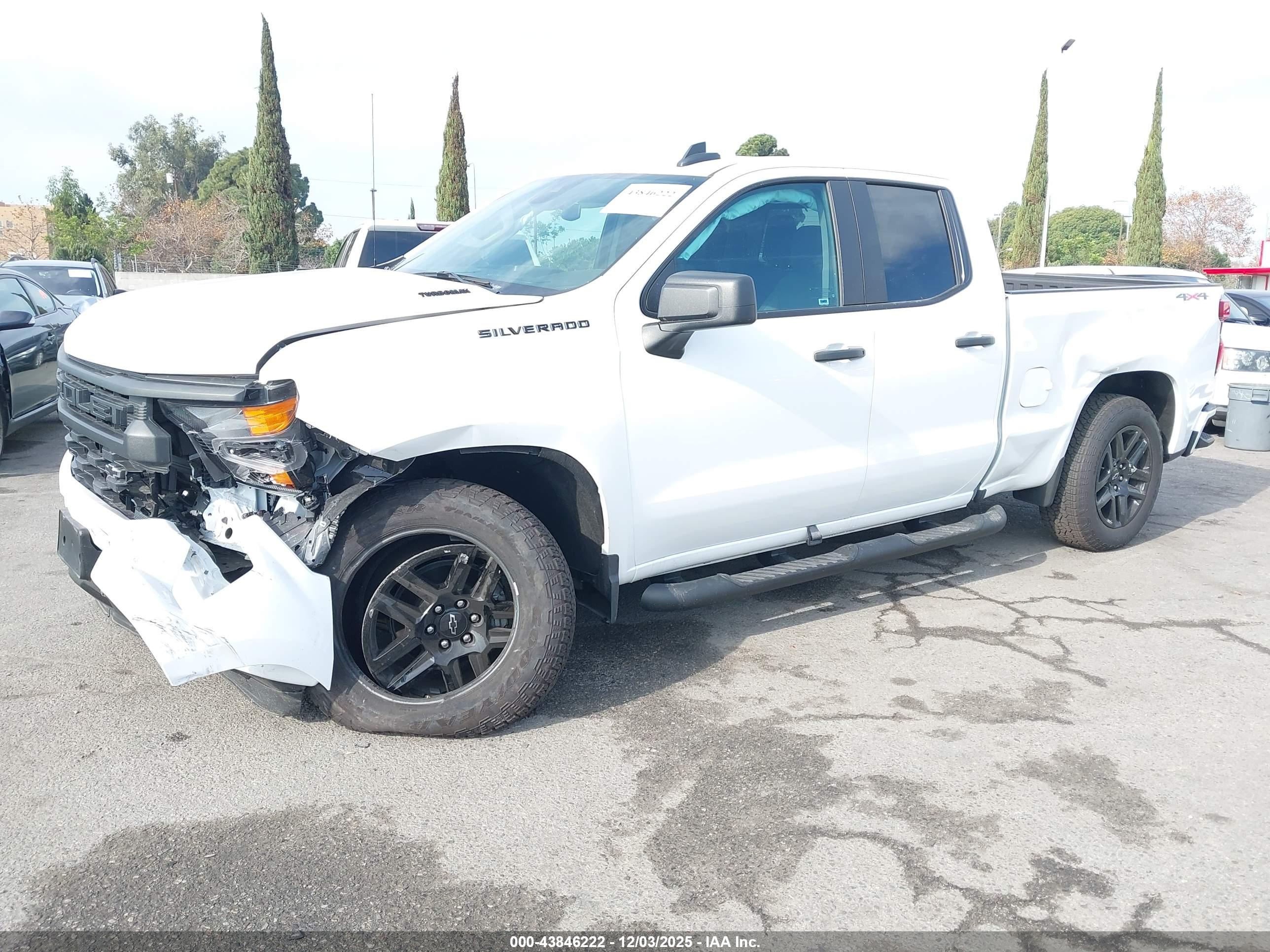 CHEVROLET SILVERADO image 2