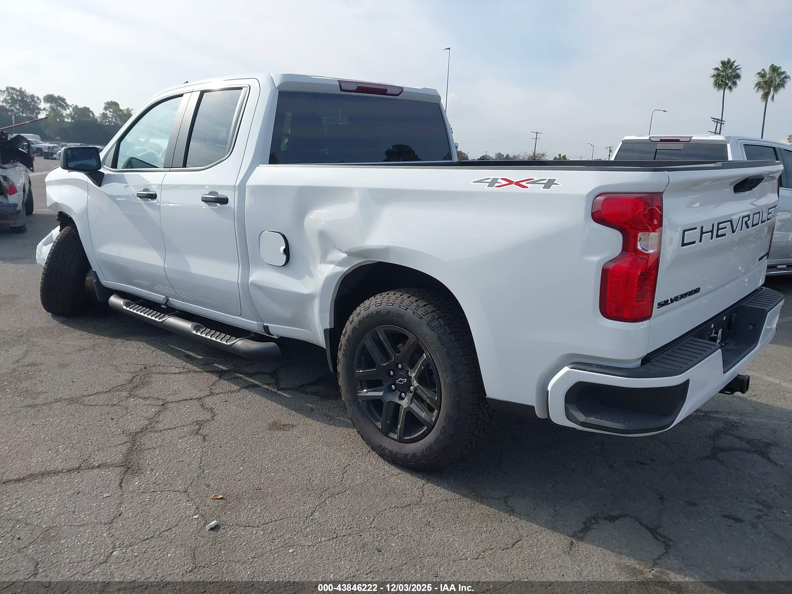 CHEVROLET SILVERADO image 3