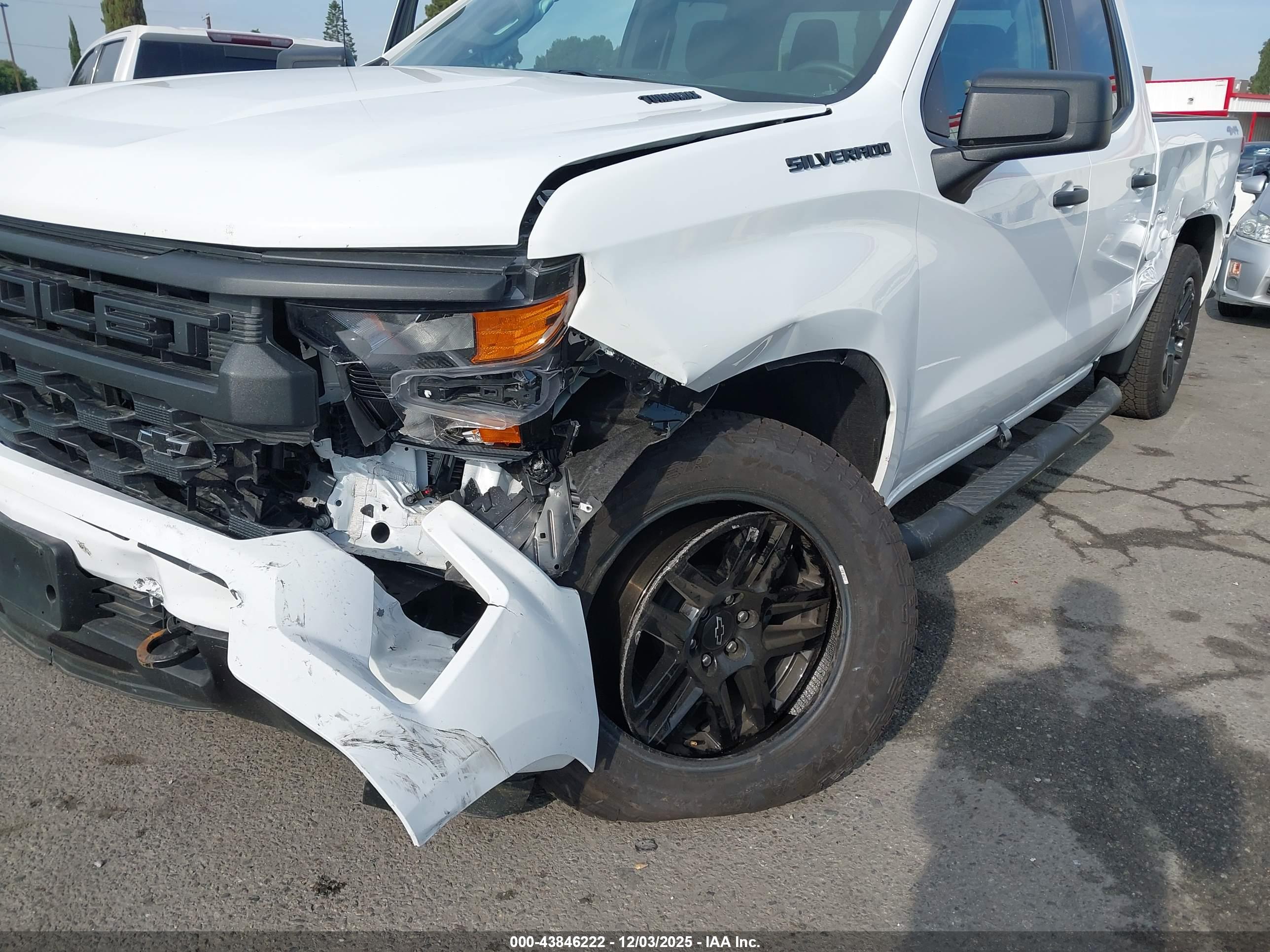 CHEVROLET SILVERADO image 6