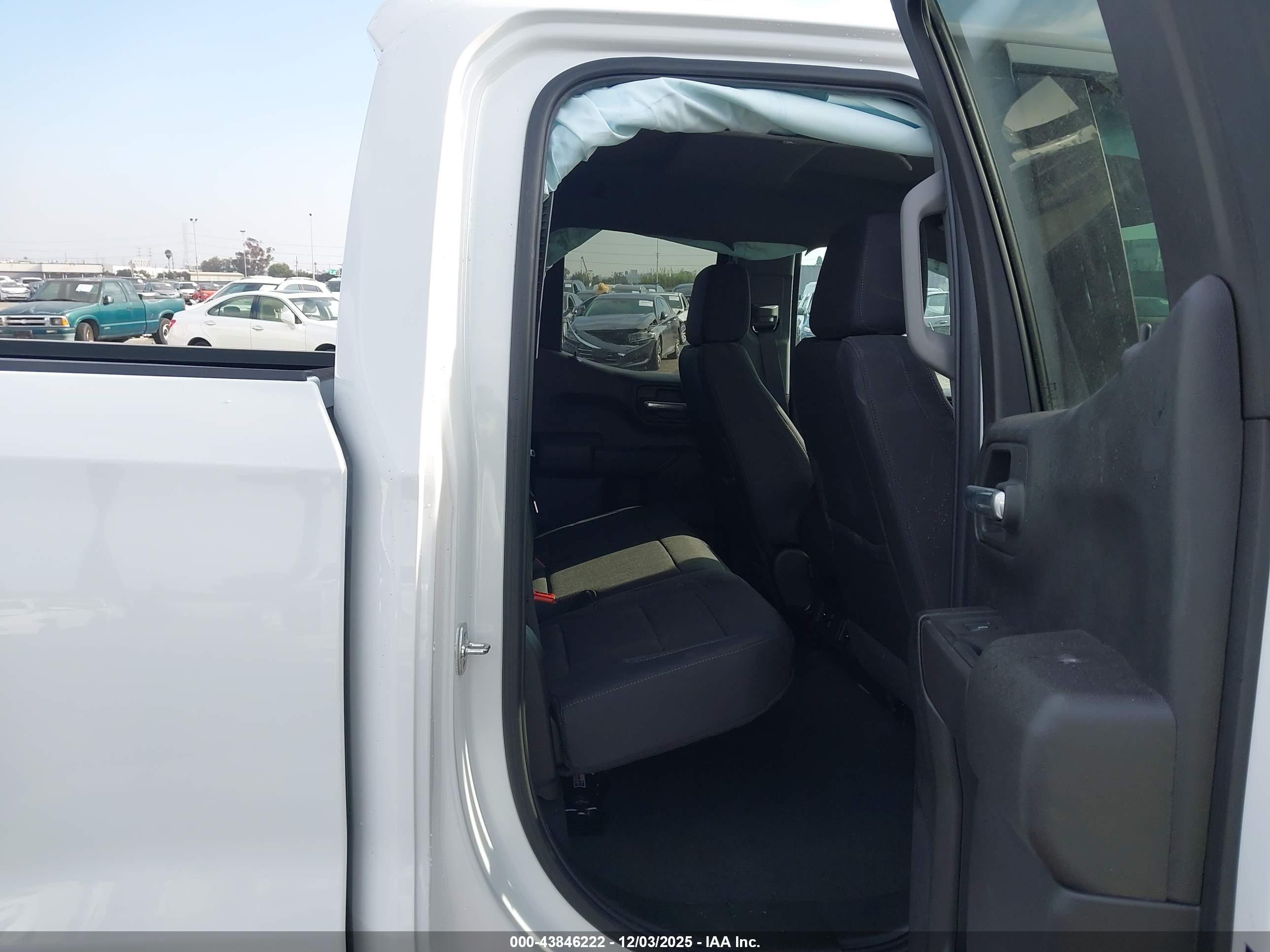 CHEVROLET SILVERADO image 8