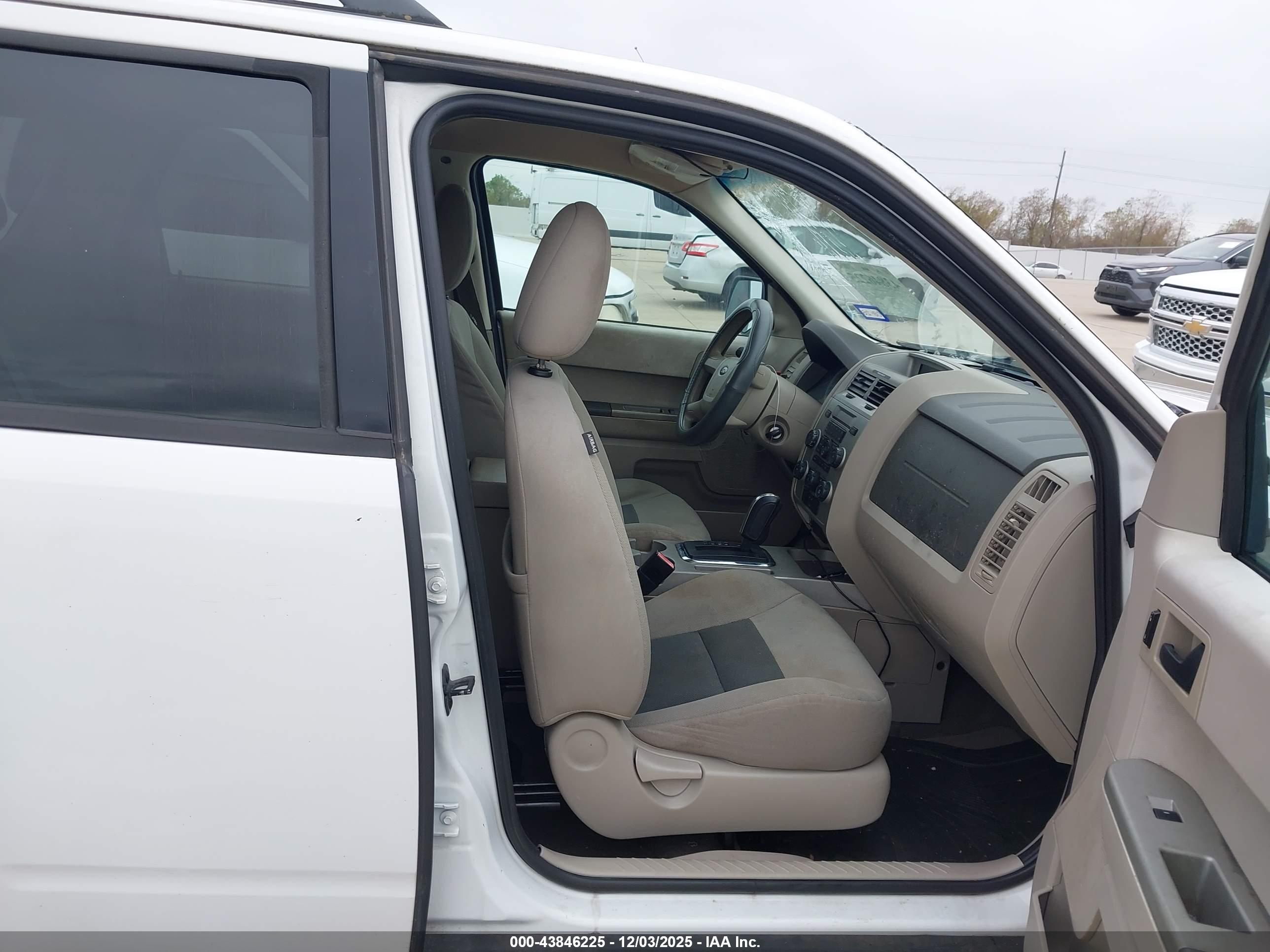 FORD ESCAPE image 5