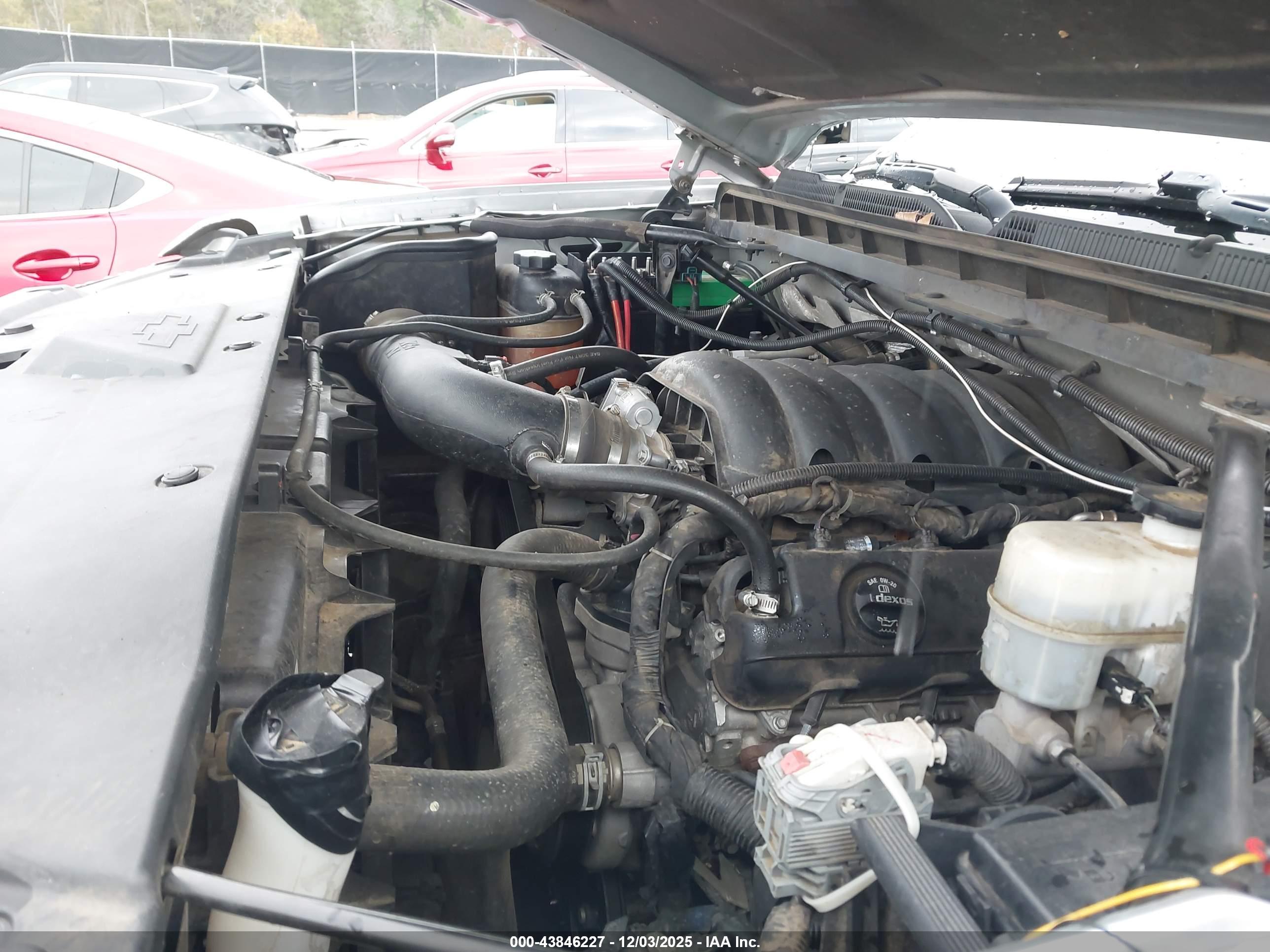 CHEVROLET SILVERADO image 10