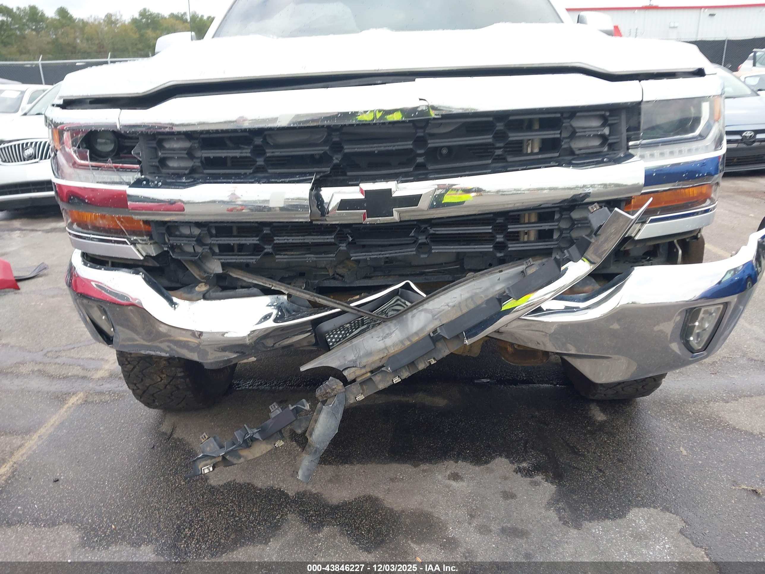 CHEVROLET SILVERADO image 6