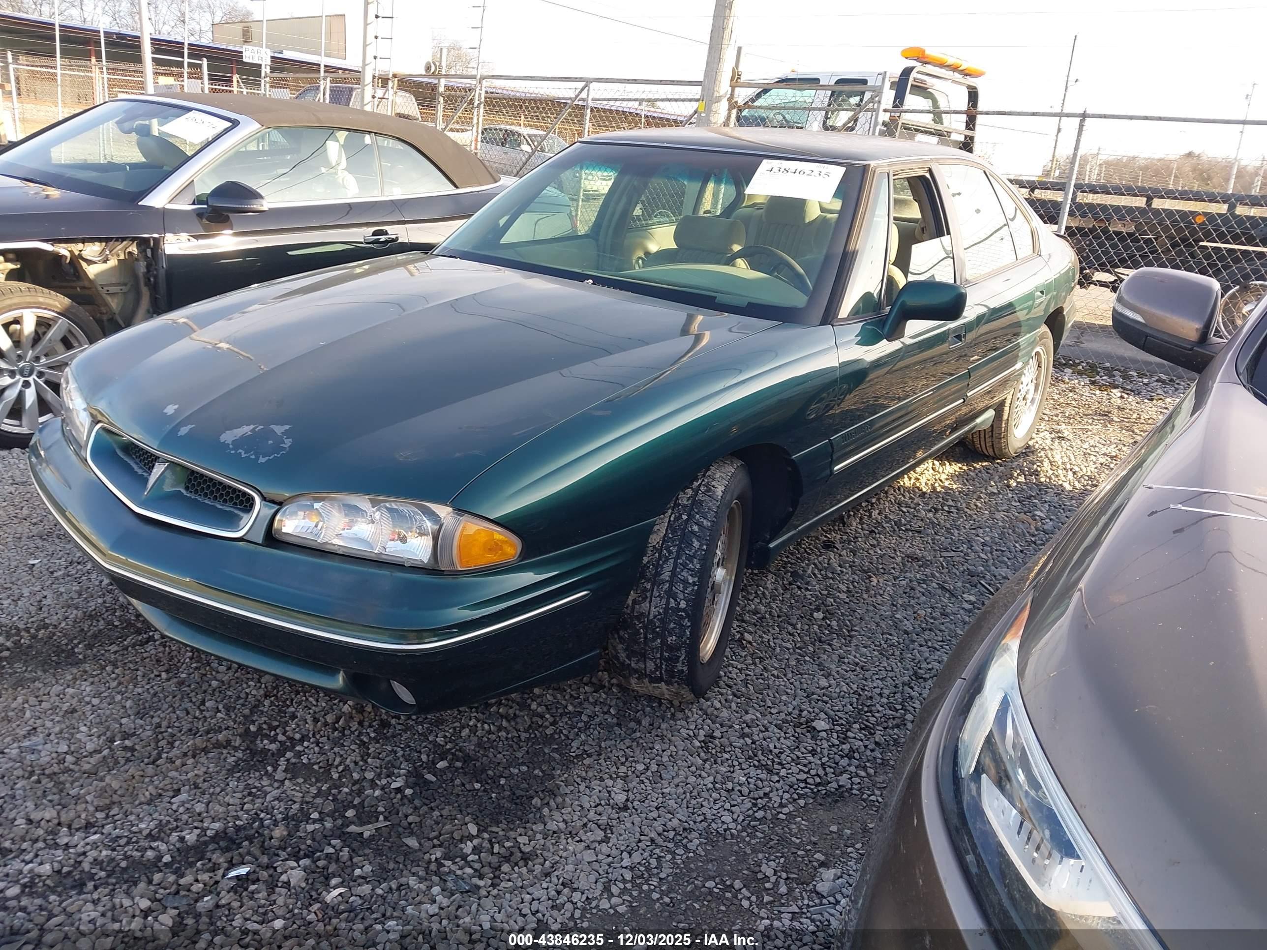 PONTIAC BONNEVILLE image 2