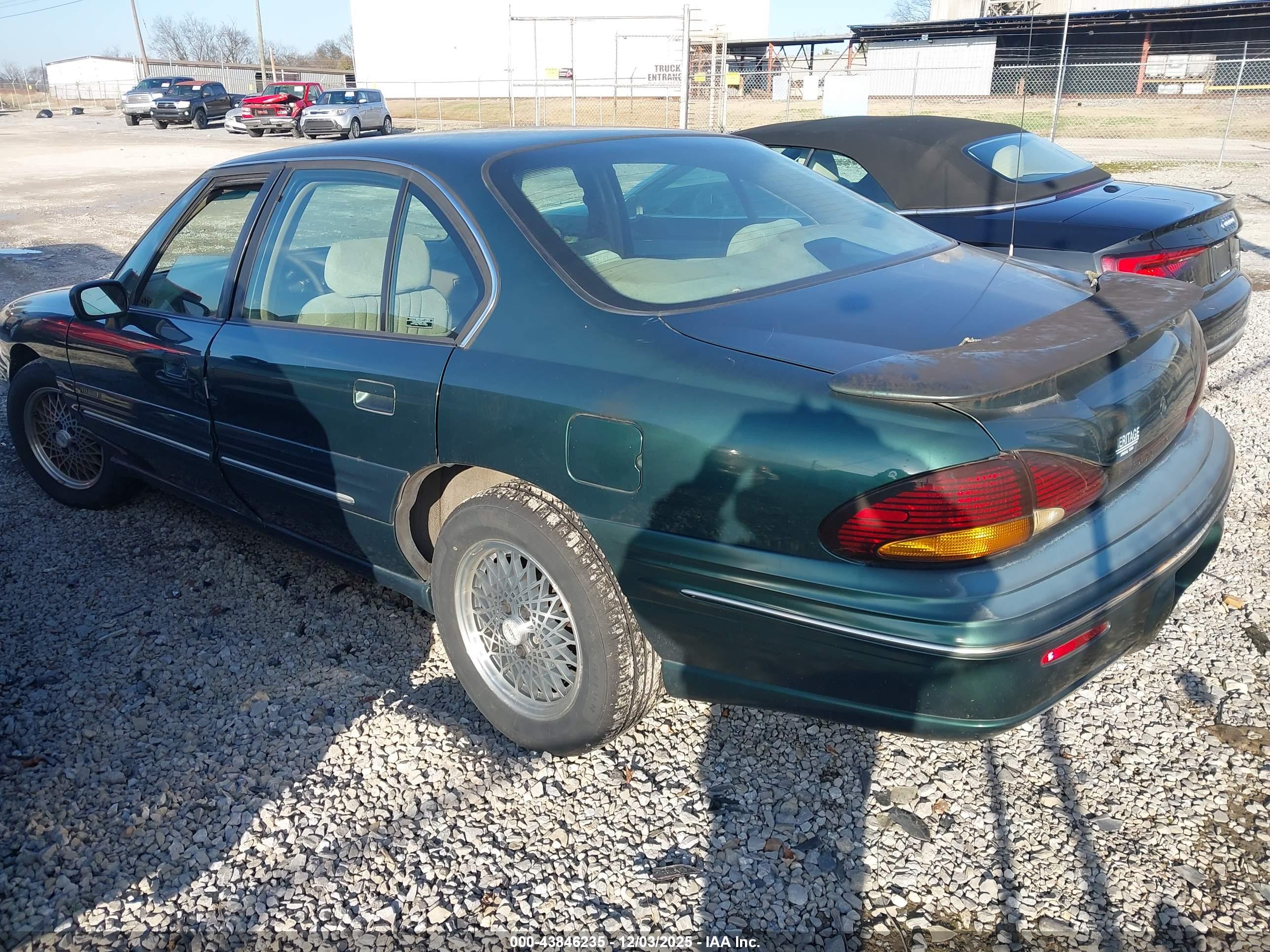 PONTIAC BONNEVILLE image 3