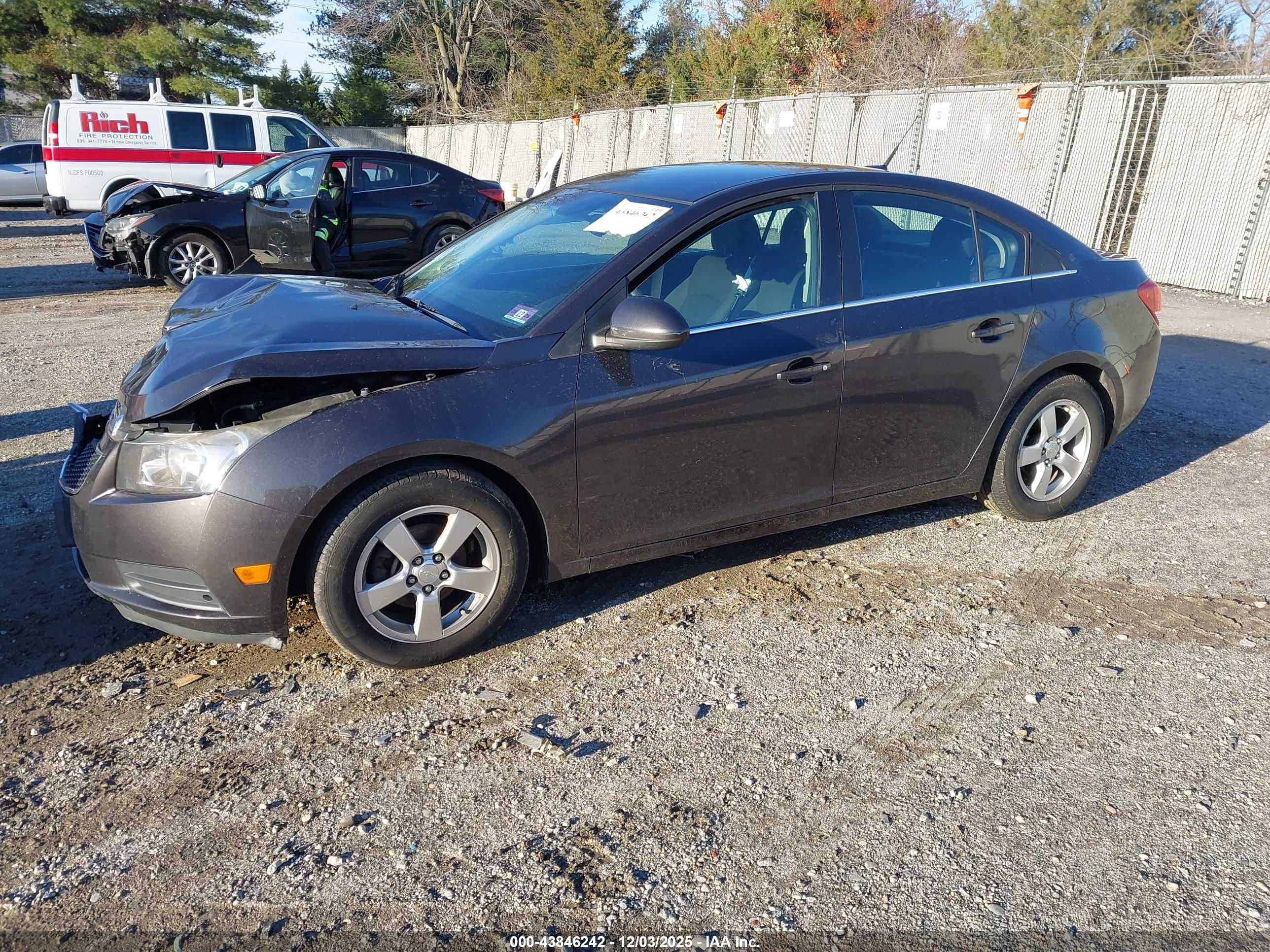 CHEVROLET CRUZE image 2