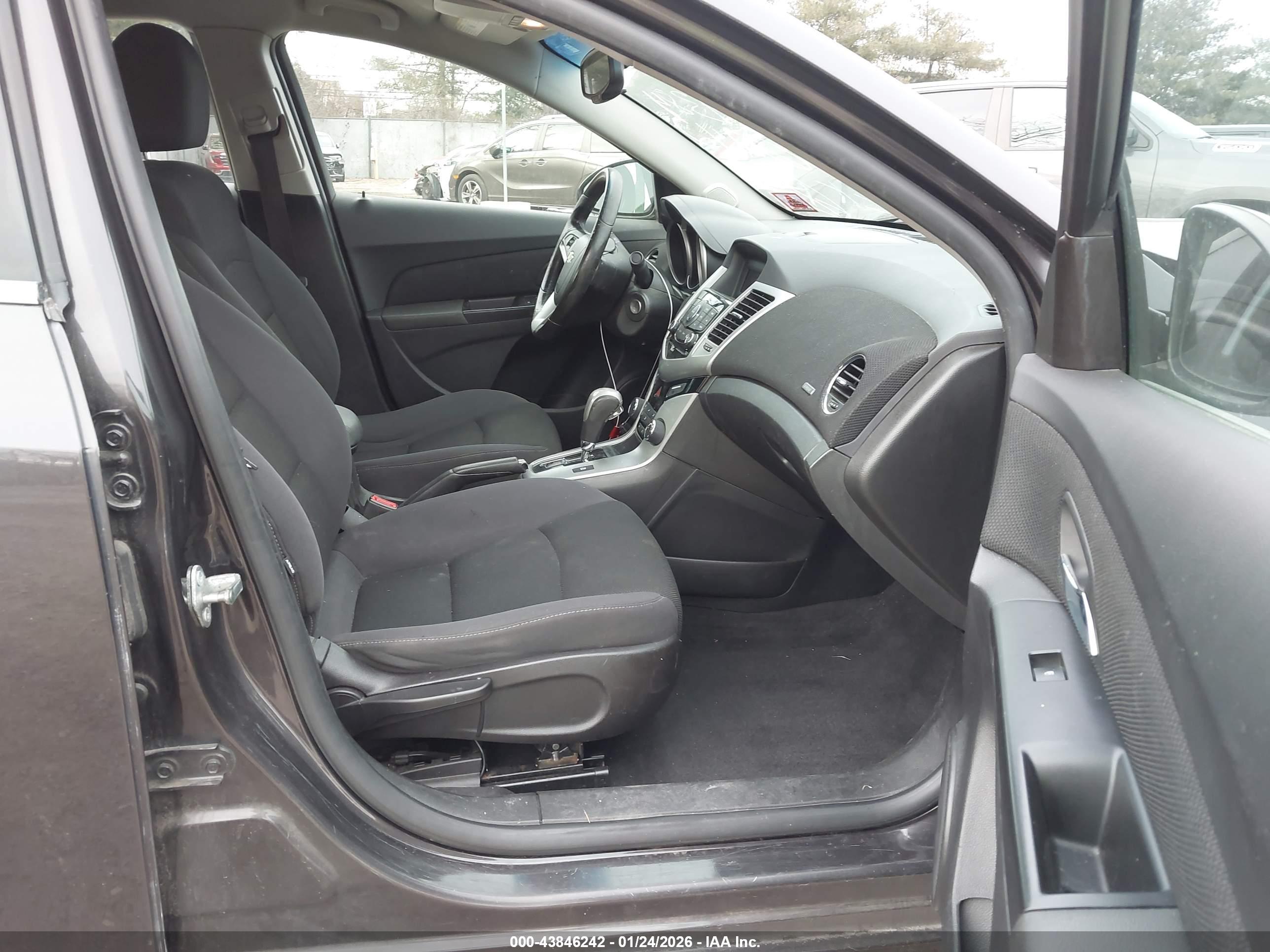 CHEVROLET CRUZE image 5