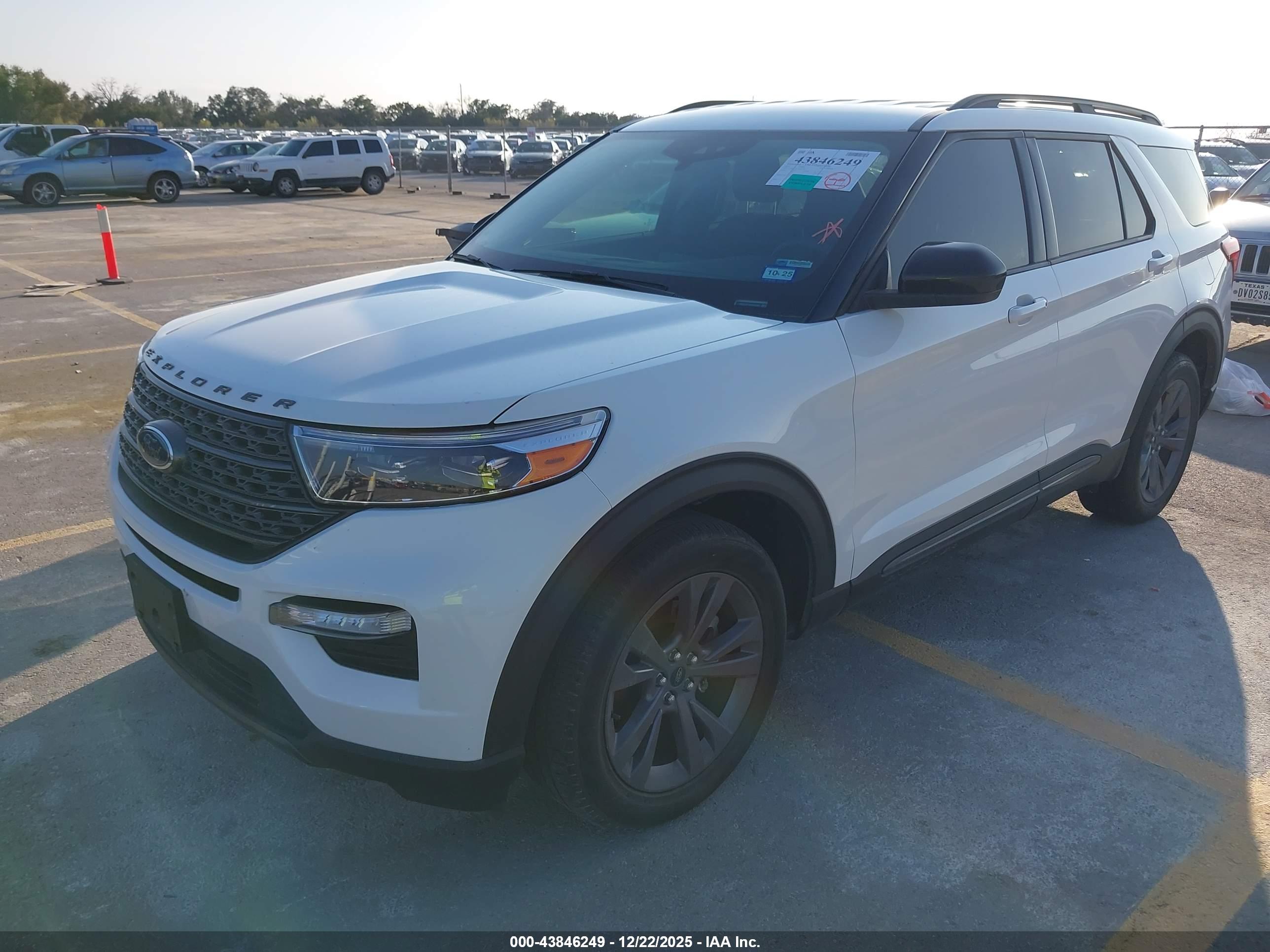 FORD EXPLORER image 2