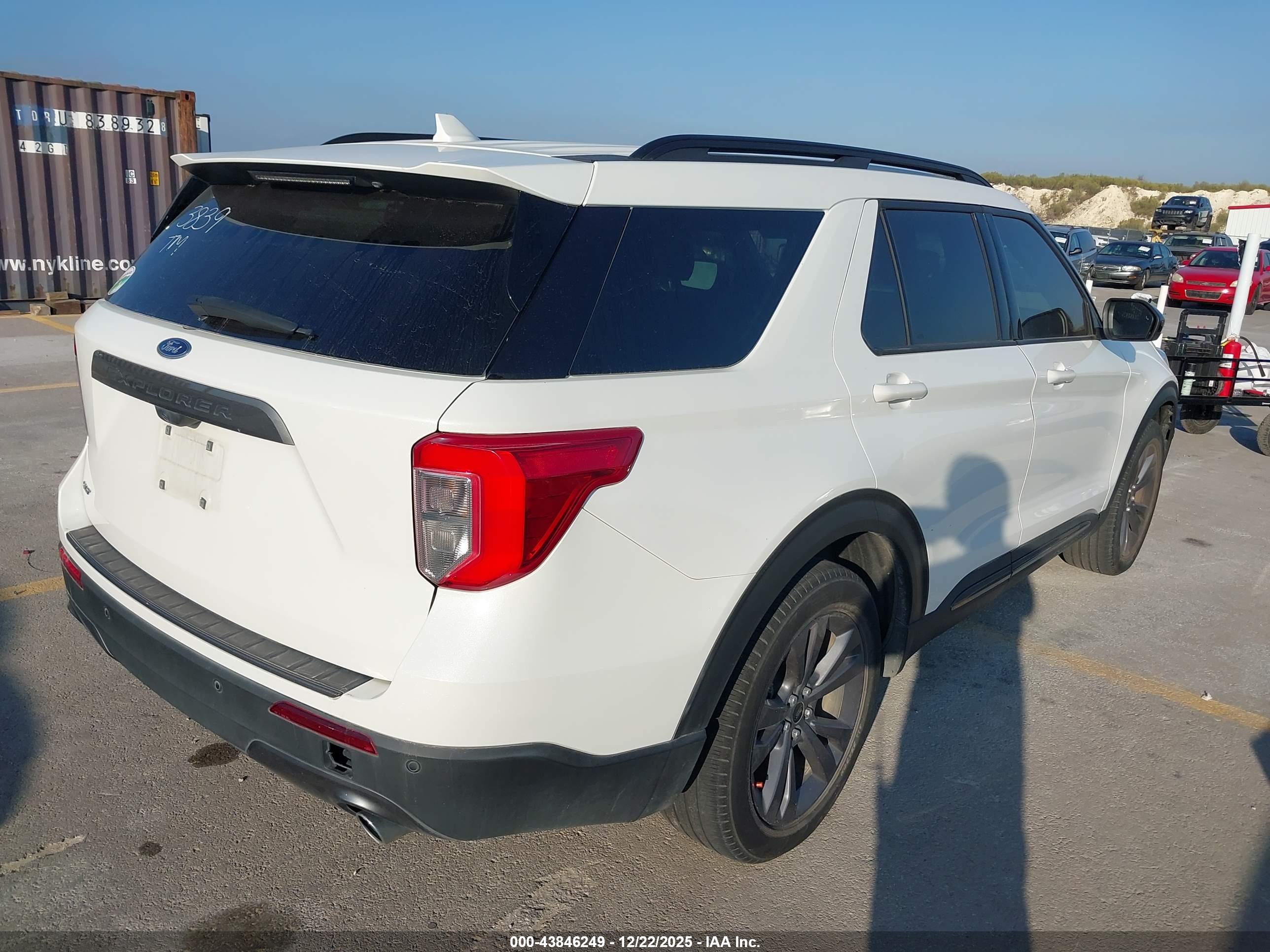 FORD EXPLORER image 4