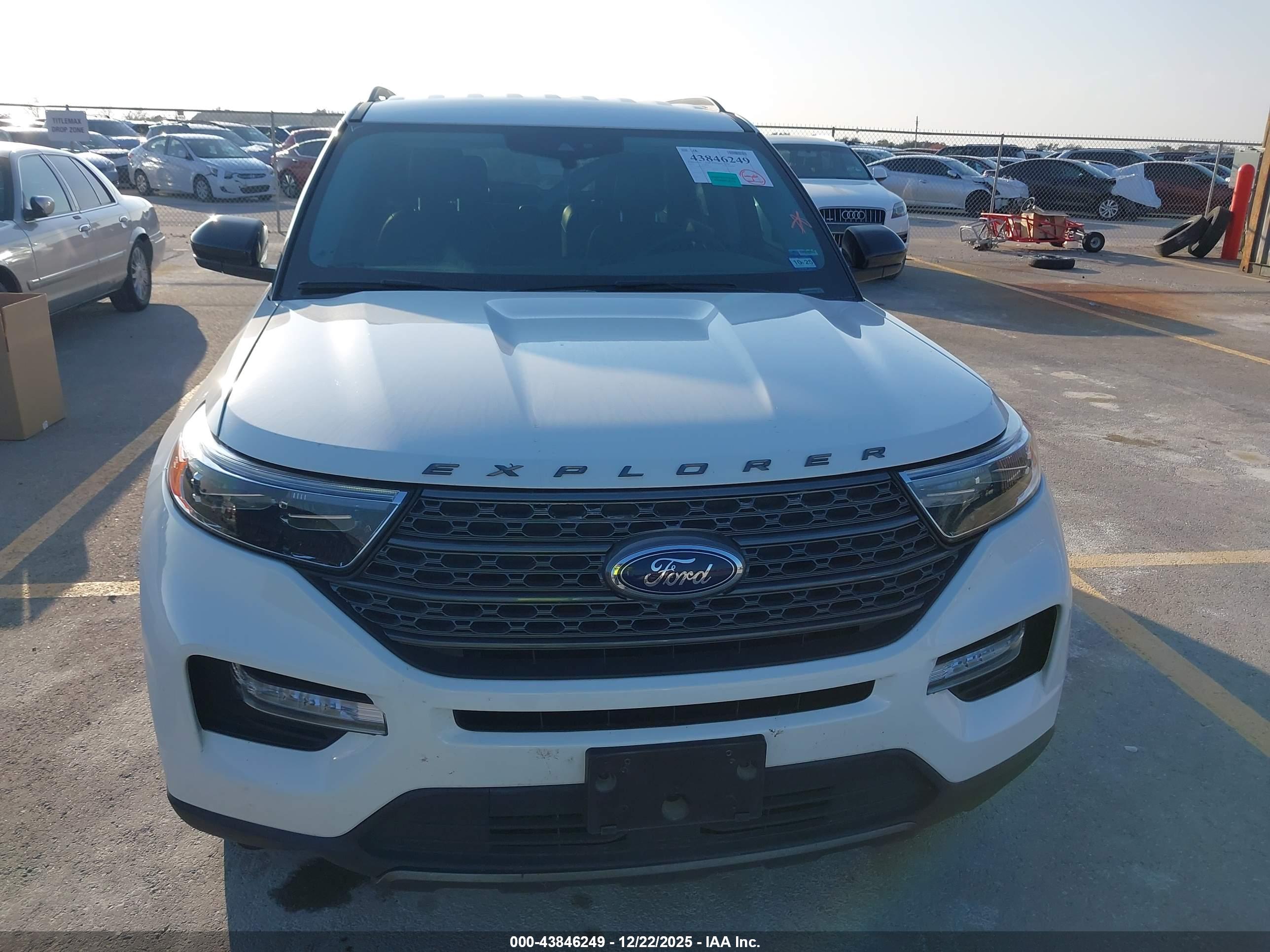 FORD EXPLORER image 6