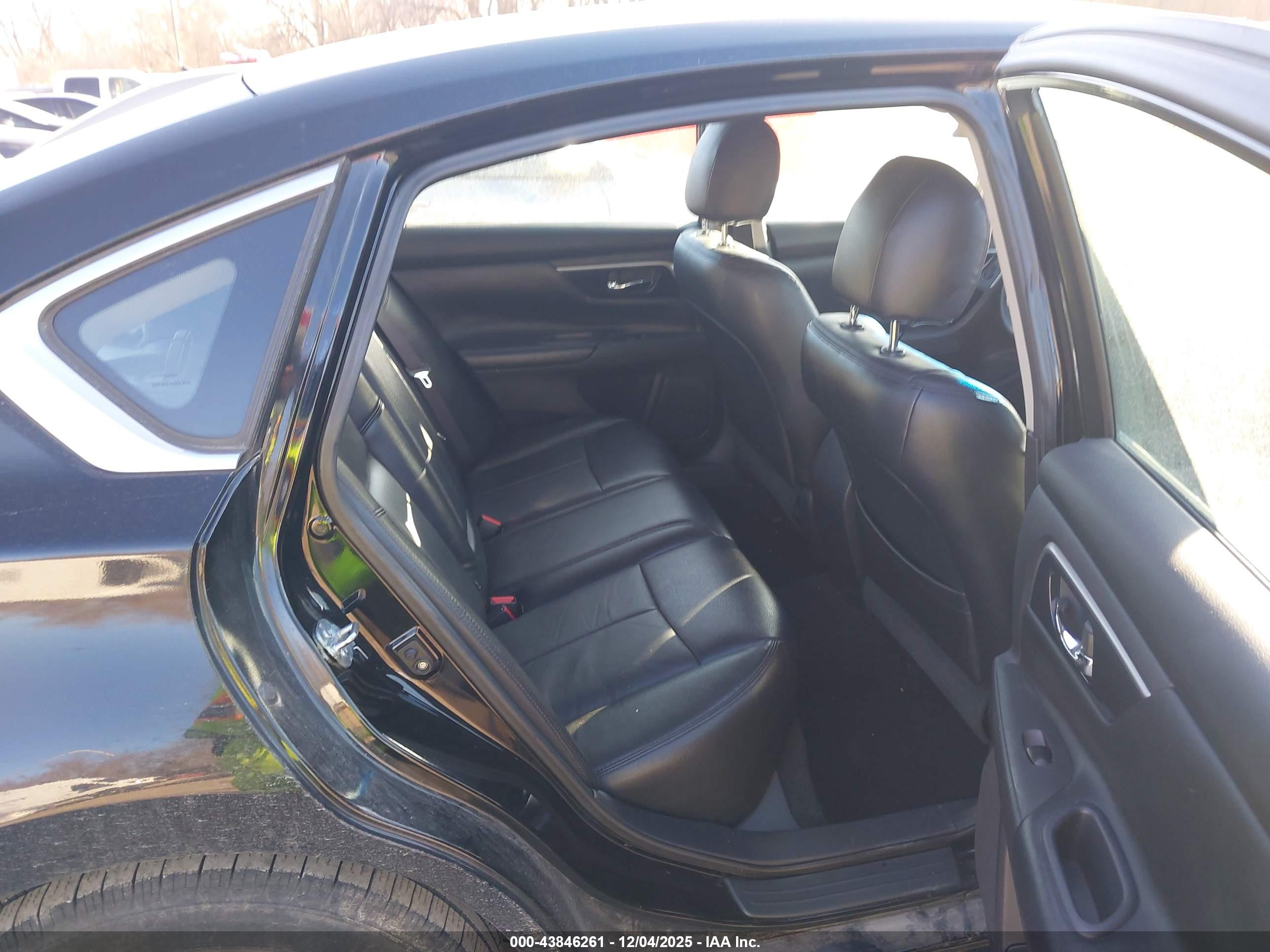 NISSAN ALTIMA image 8