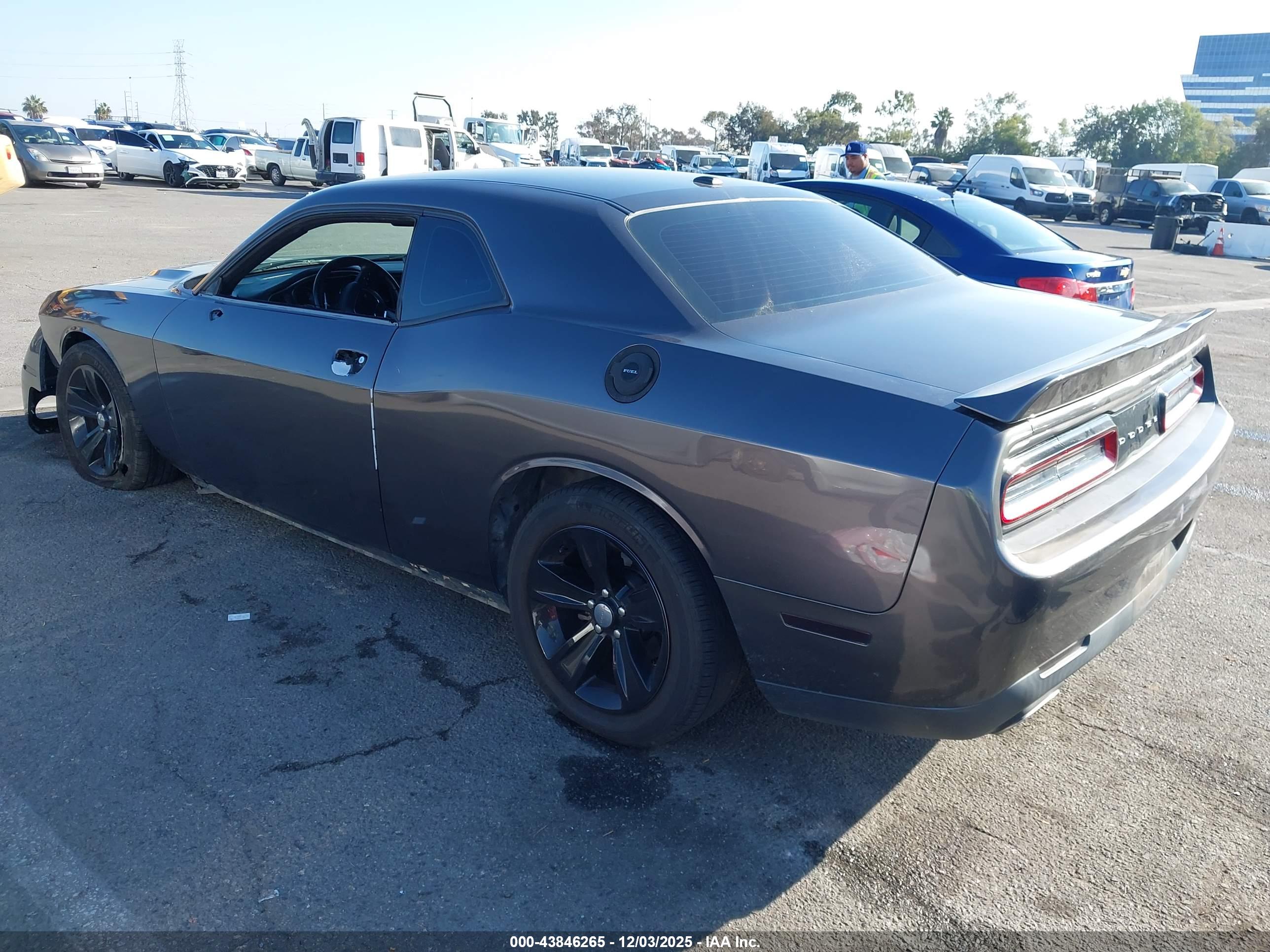 DODGE CHALLENGER image 3