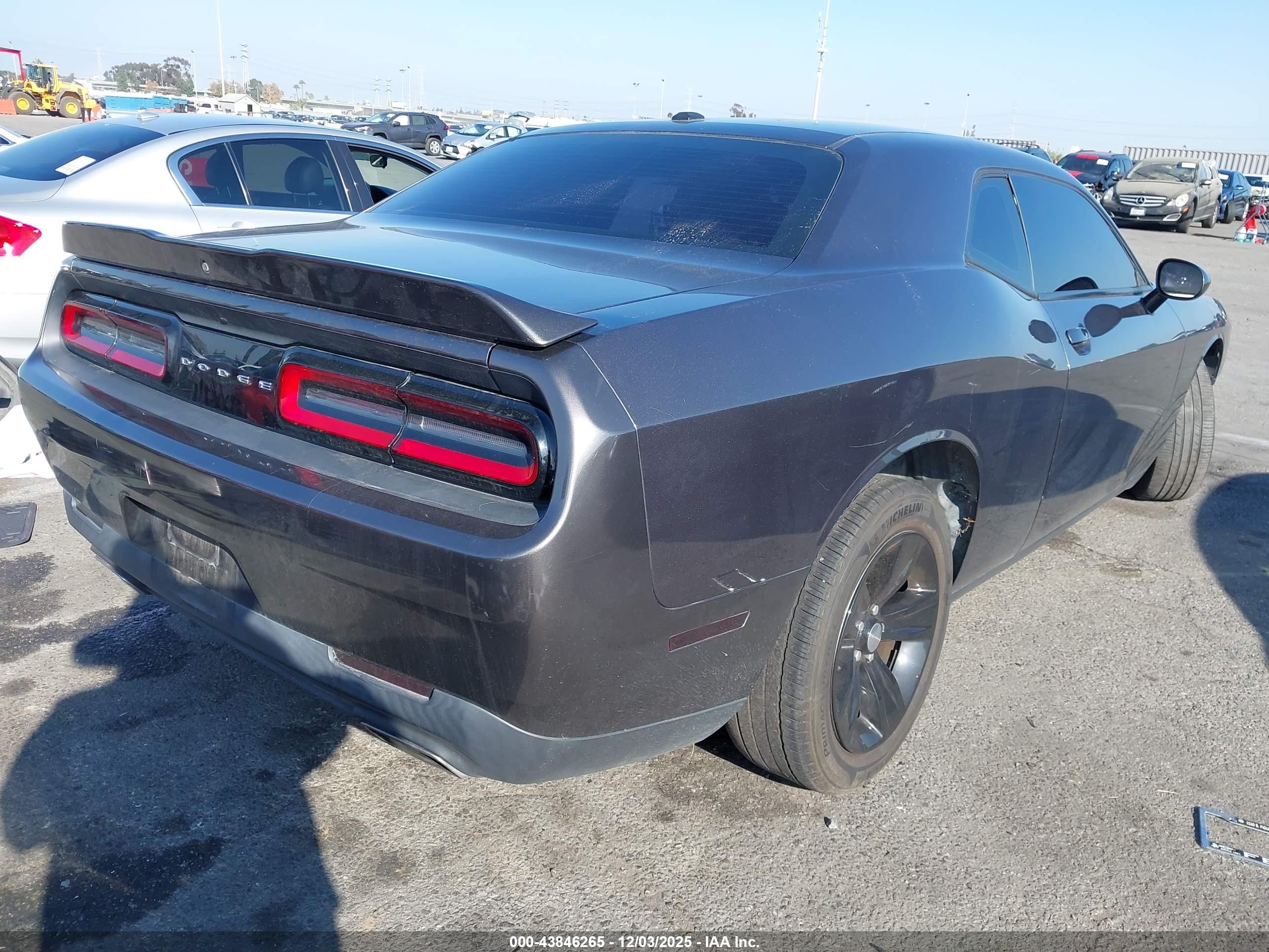 DODGE CHALLENGER image 4