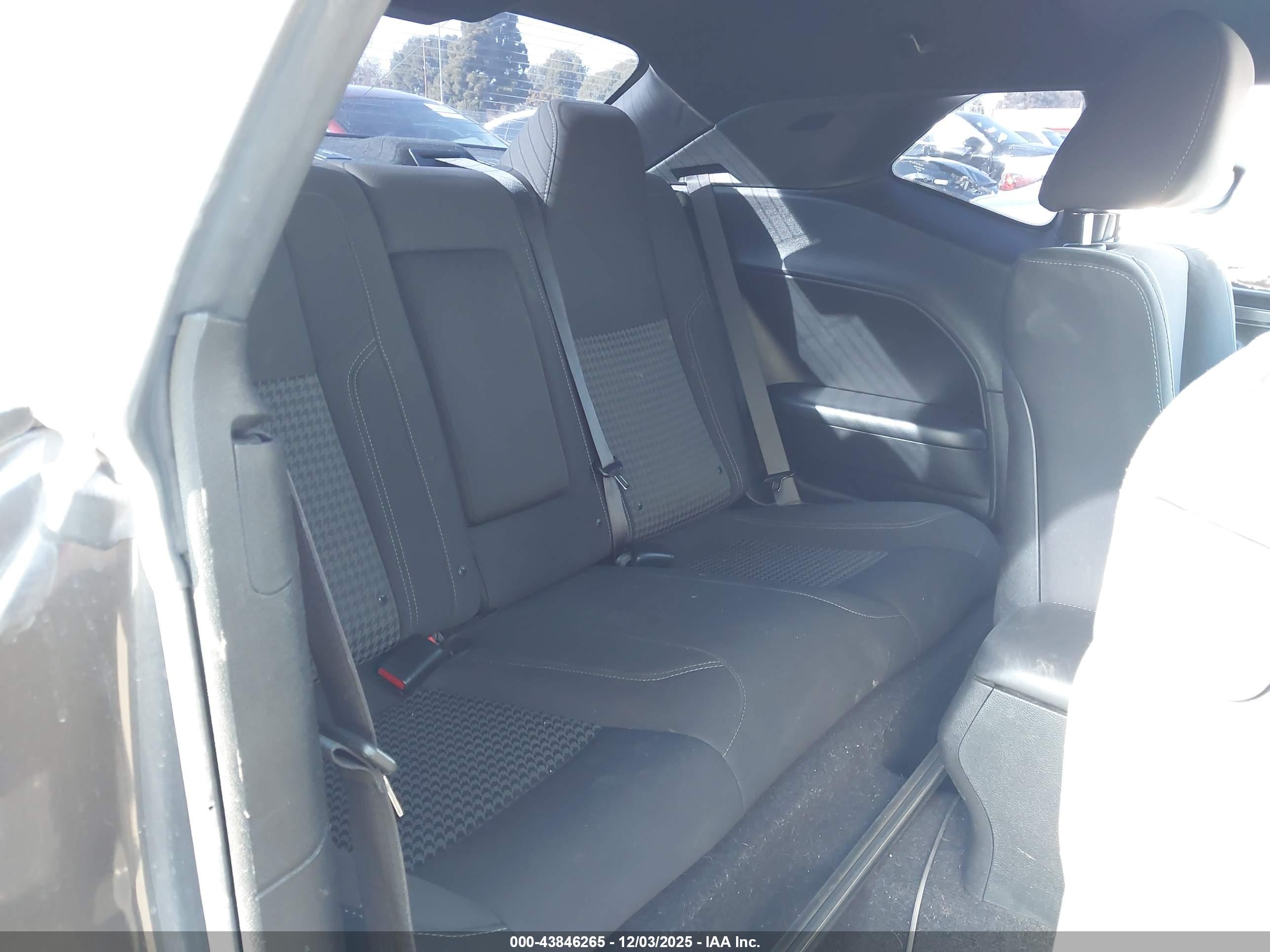 DODGE CHALLENGER image 8