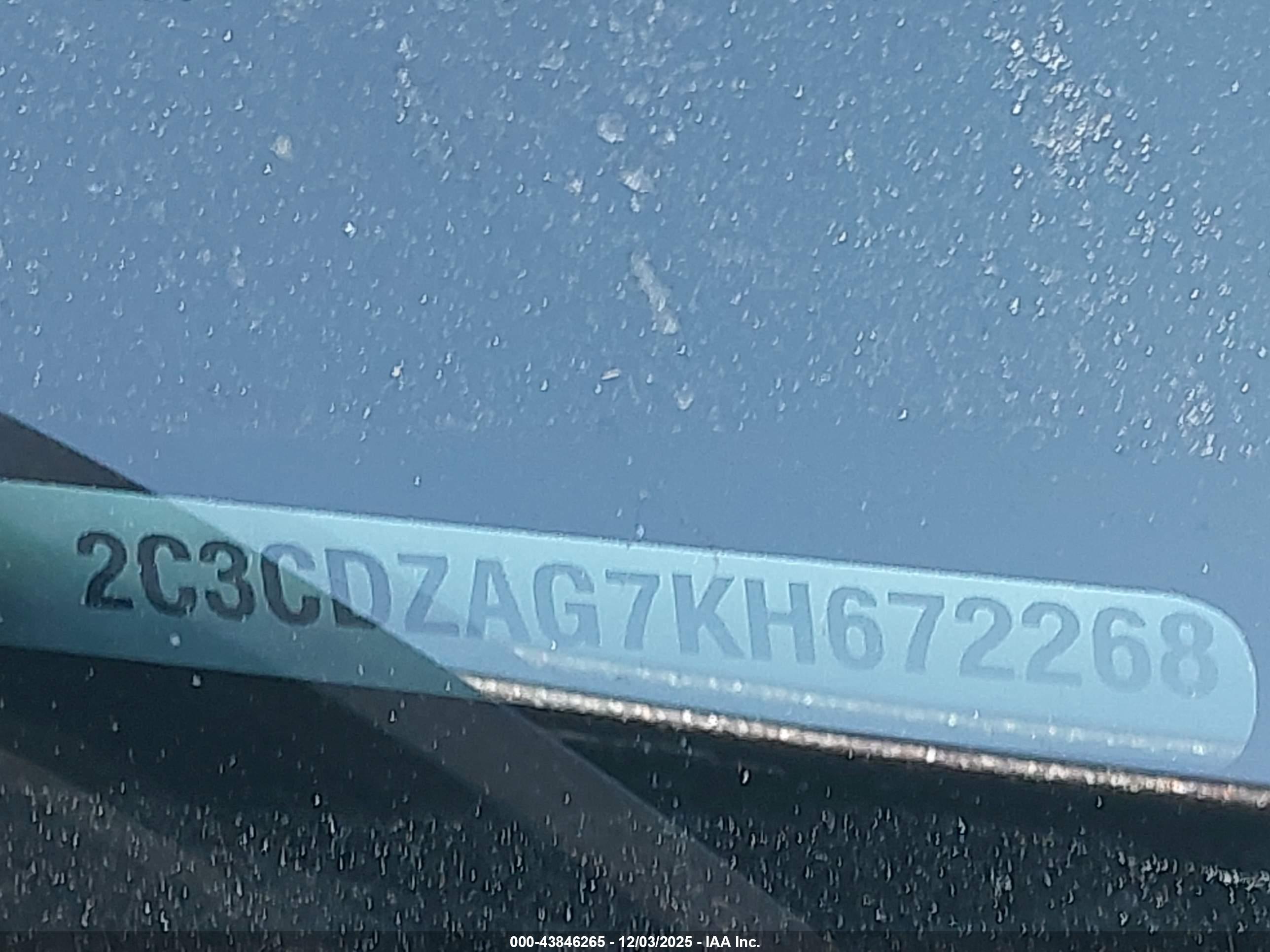 DODGE CHALLENGER image 9