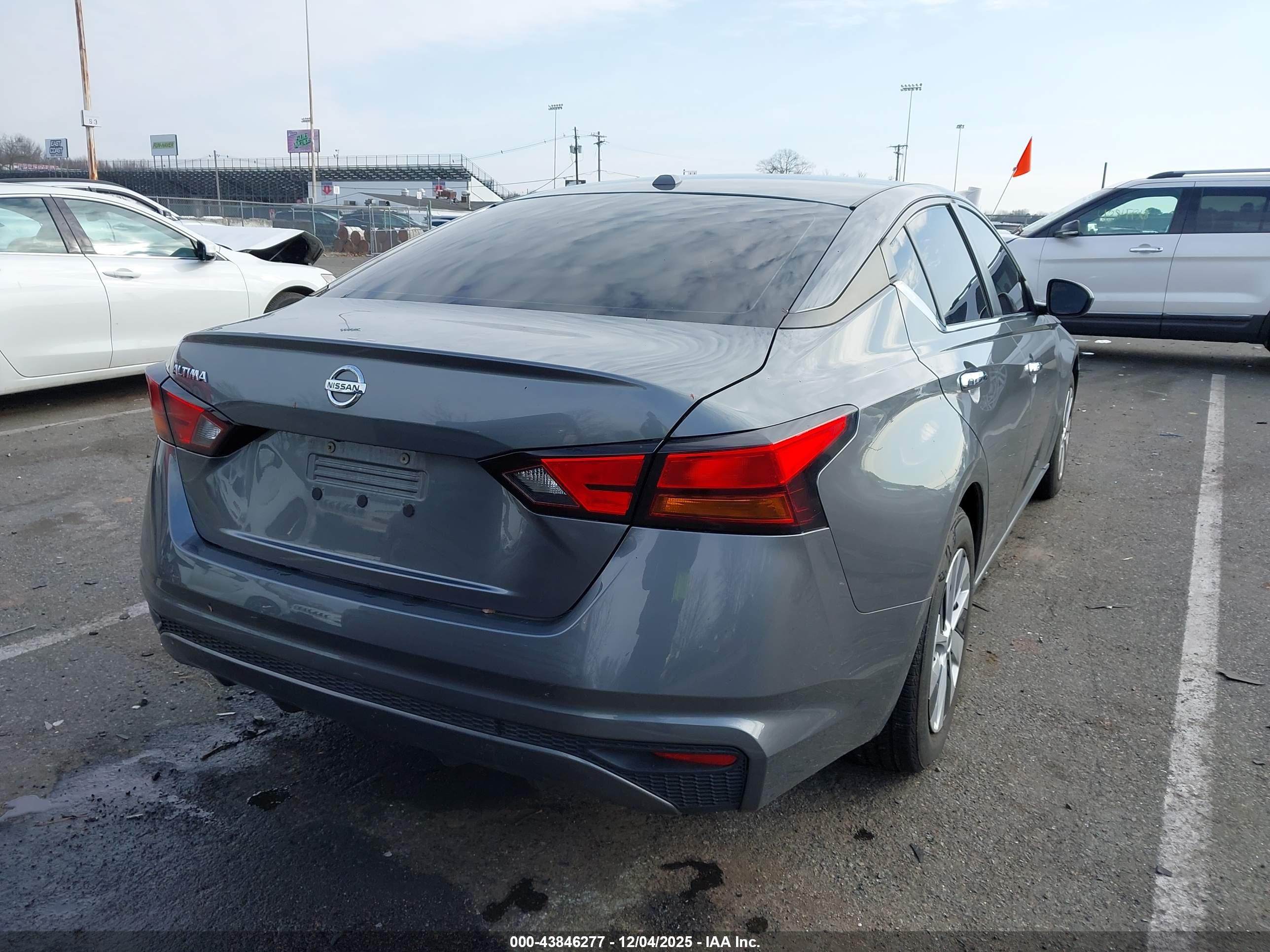 NISSAN ALTIMA image 4