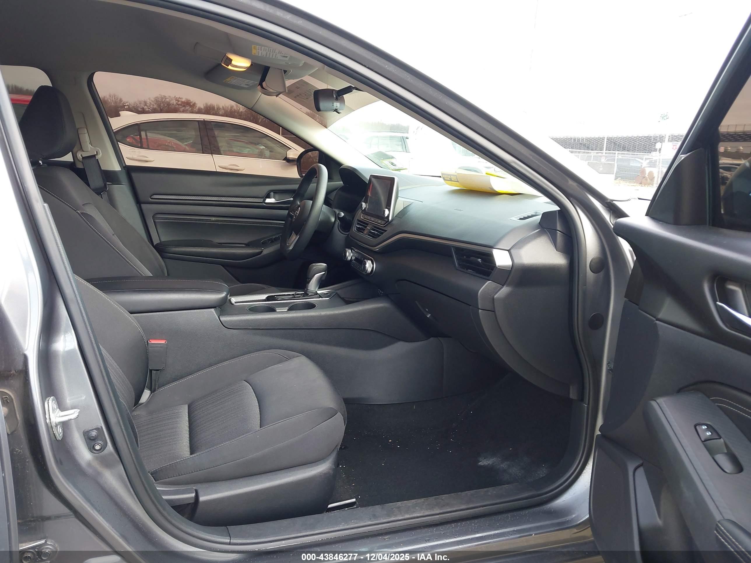 NISSAN ALTIMA image 5