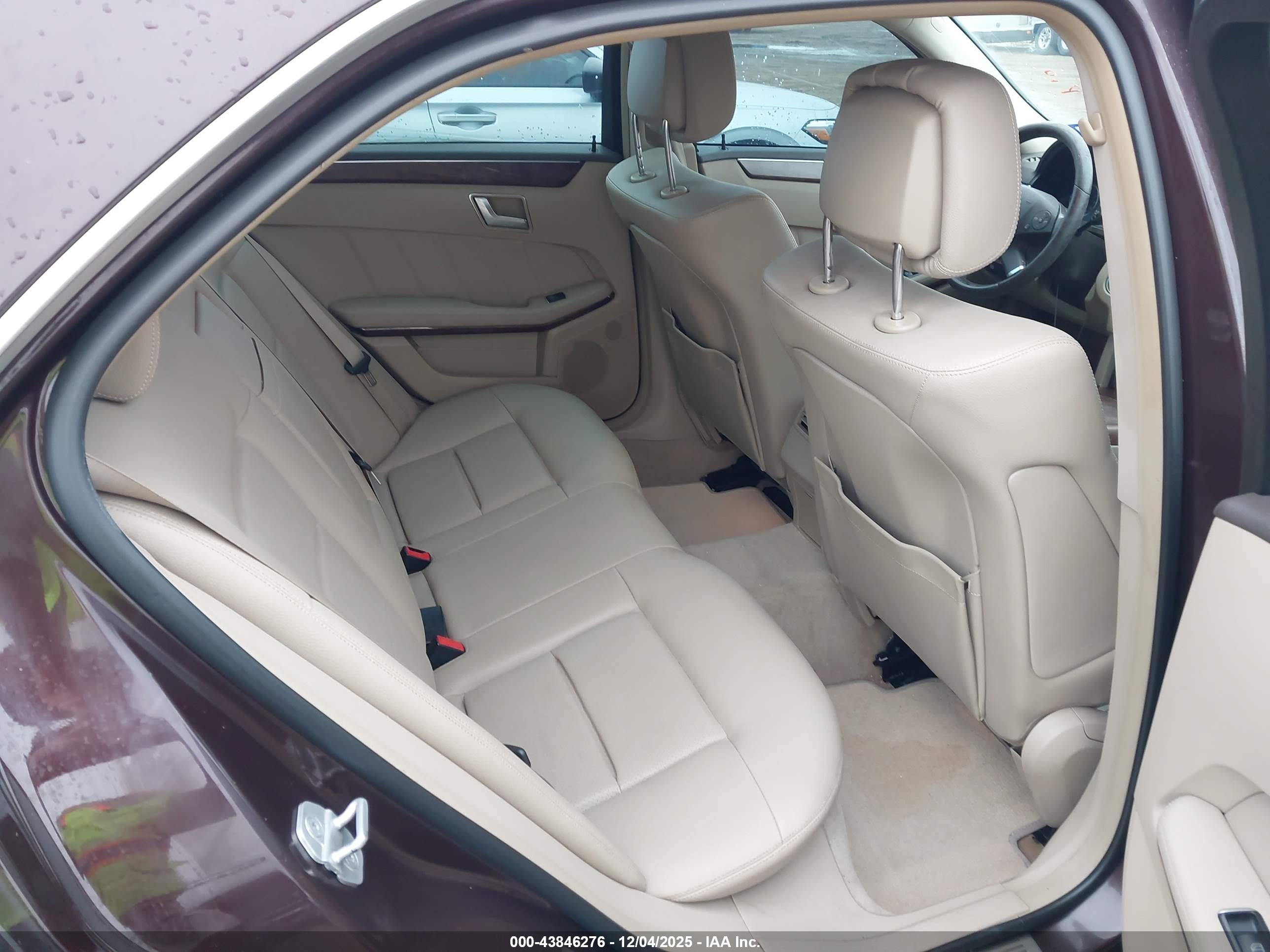 MERCEDES-BENZ E image 8