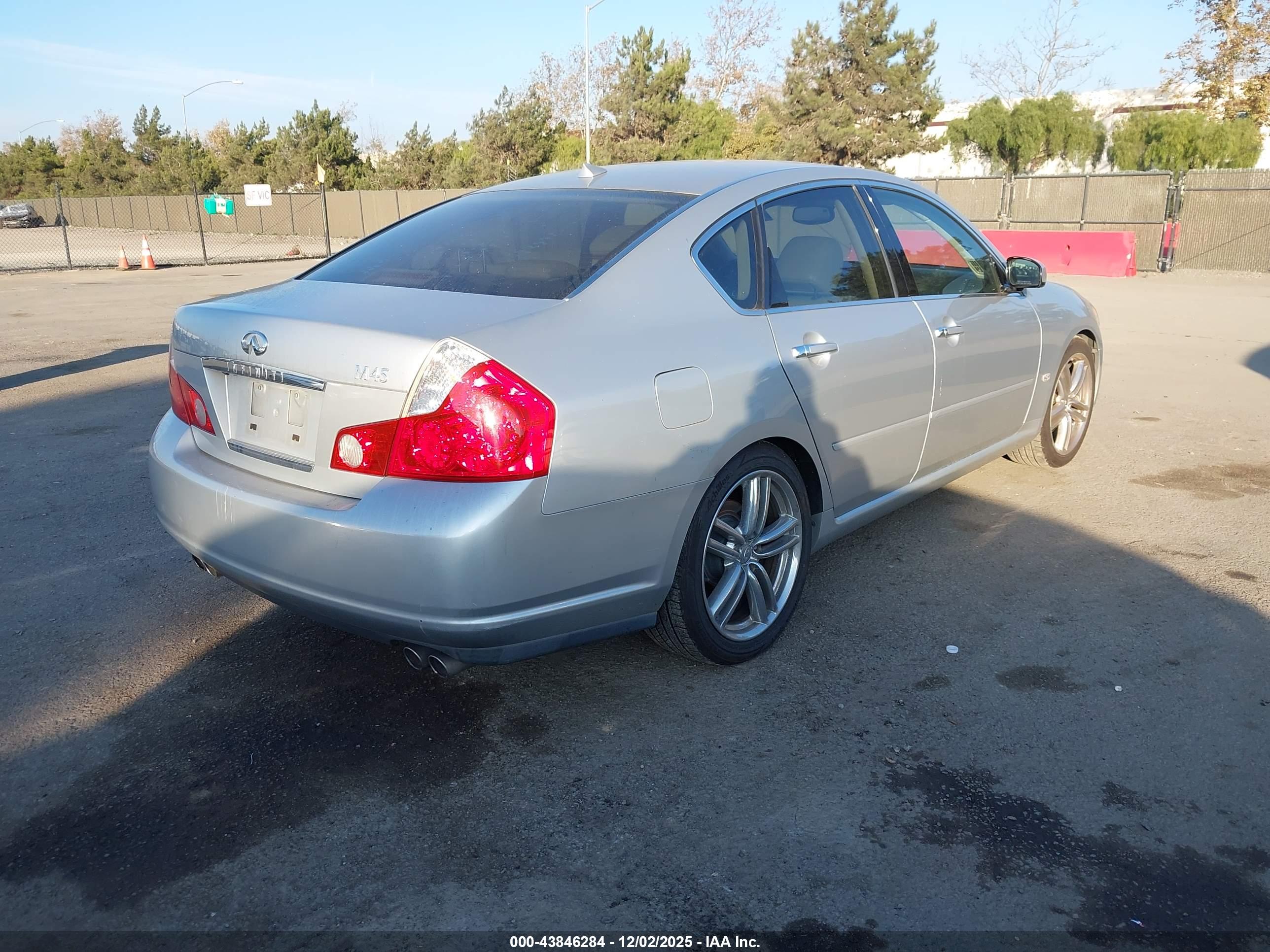 INFINITI M45 image 4