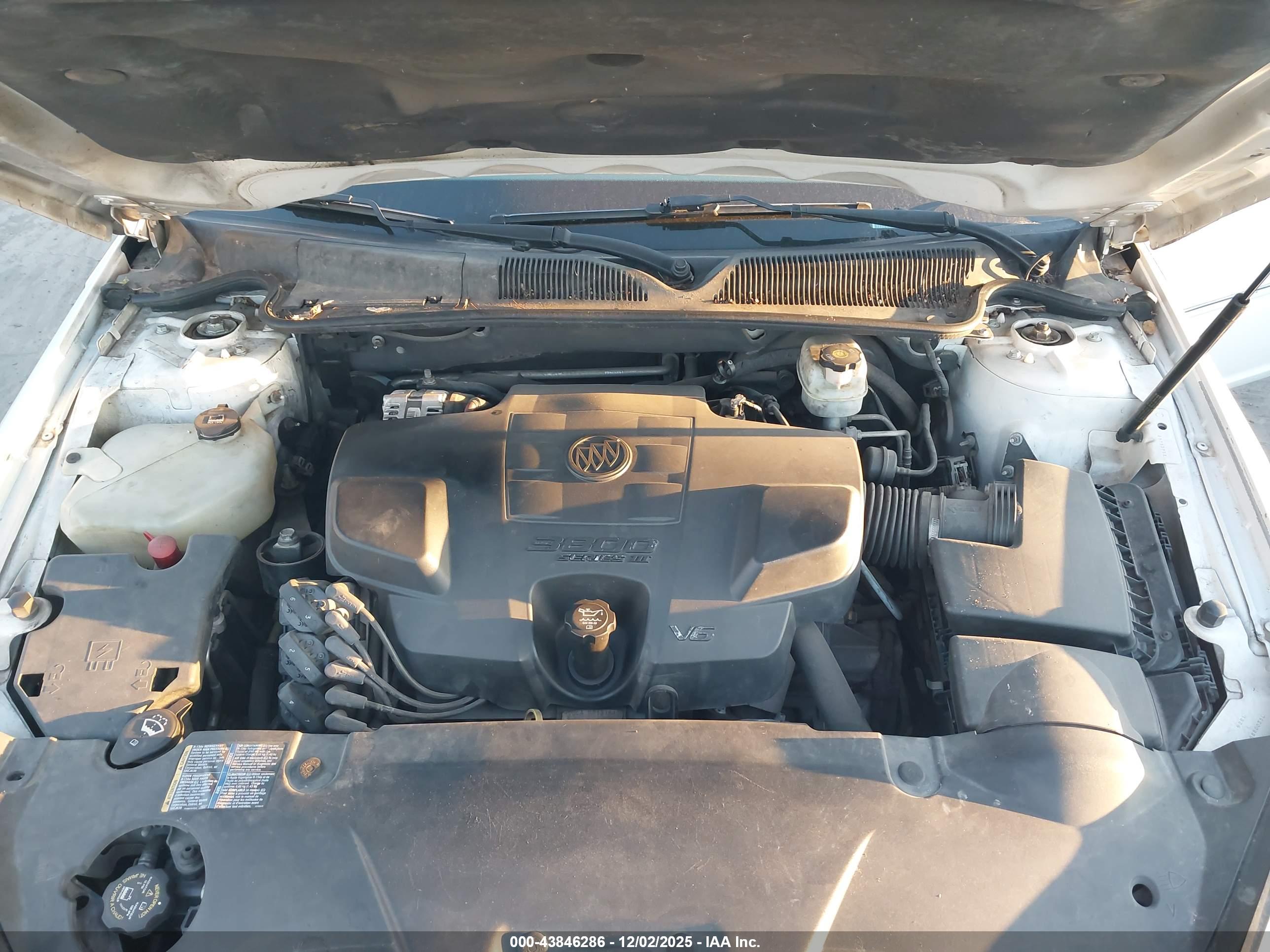 BUICK LUCERNE image 10