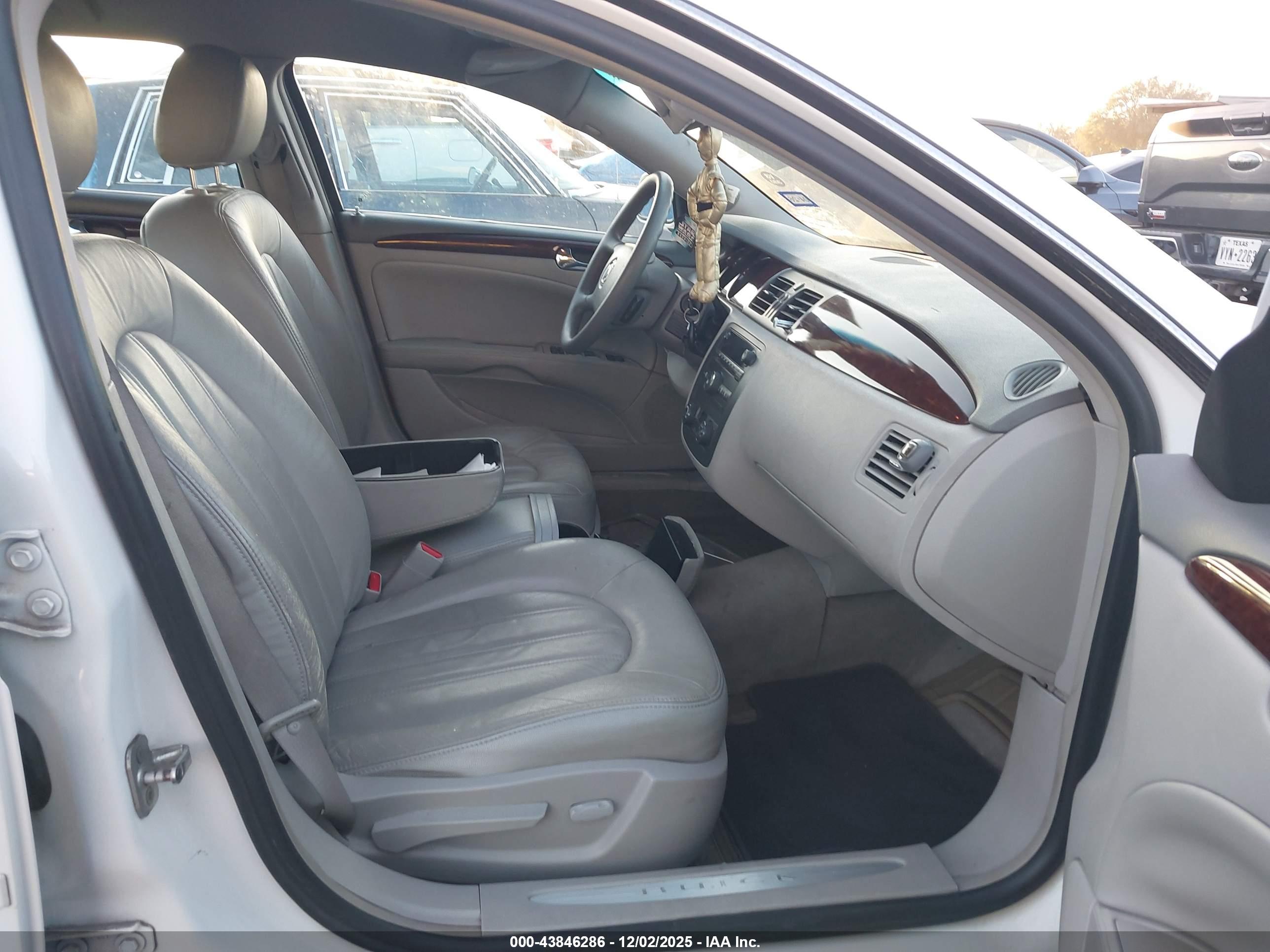 BUICK LUCERNE image 5