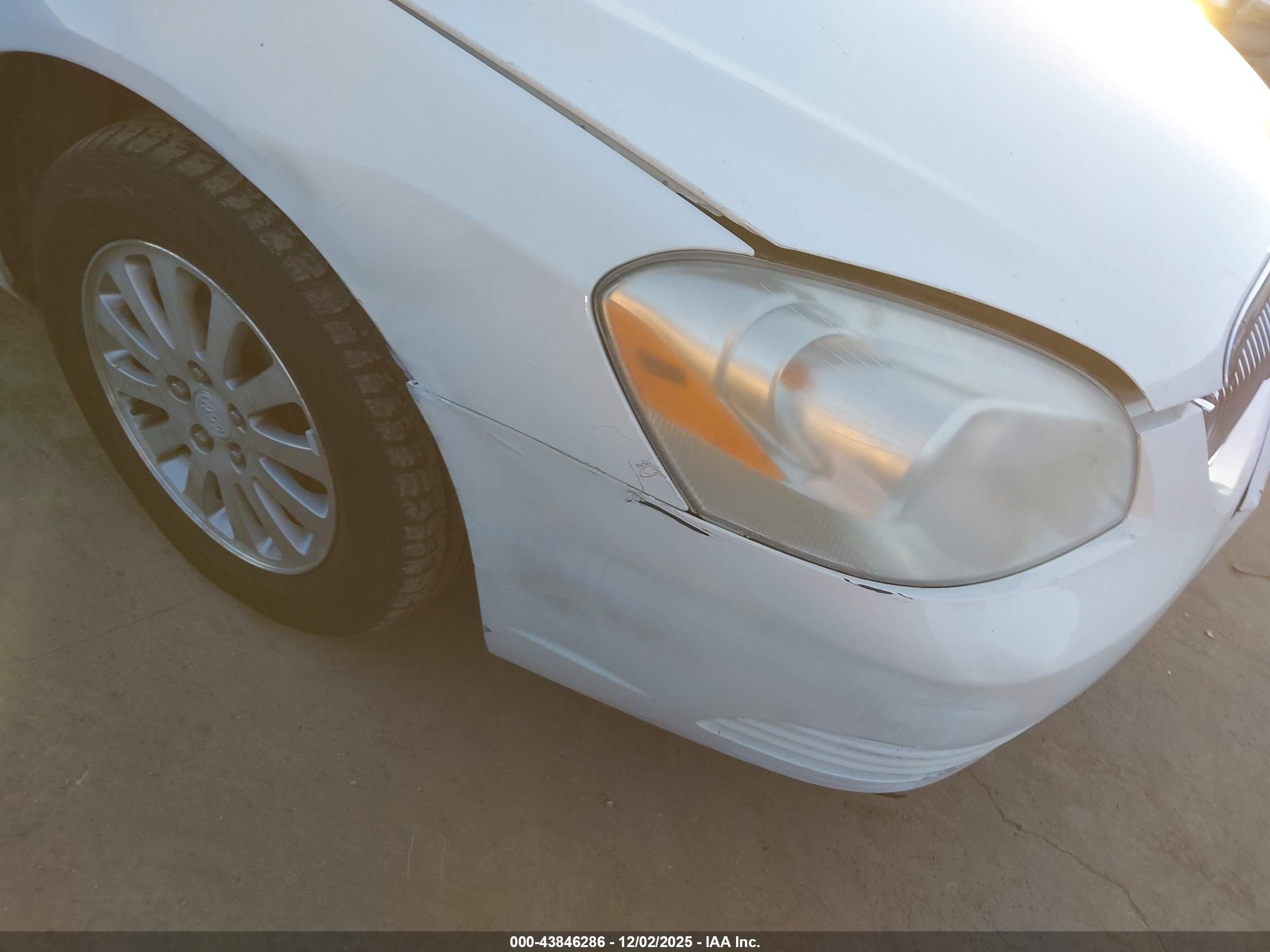 BUICK LUCERNE image 6