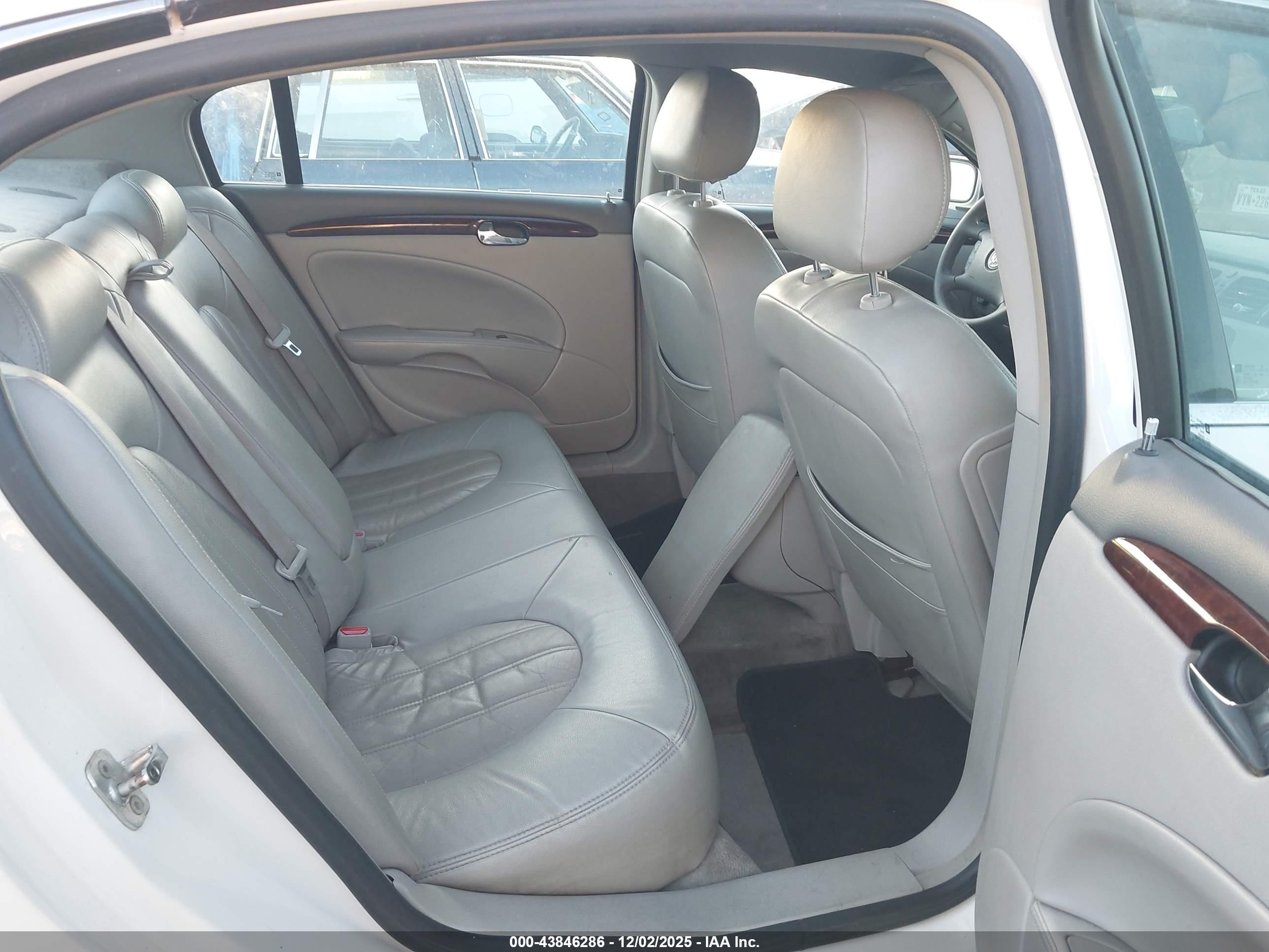 BUICK LUCERNE image 8