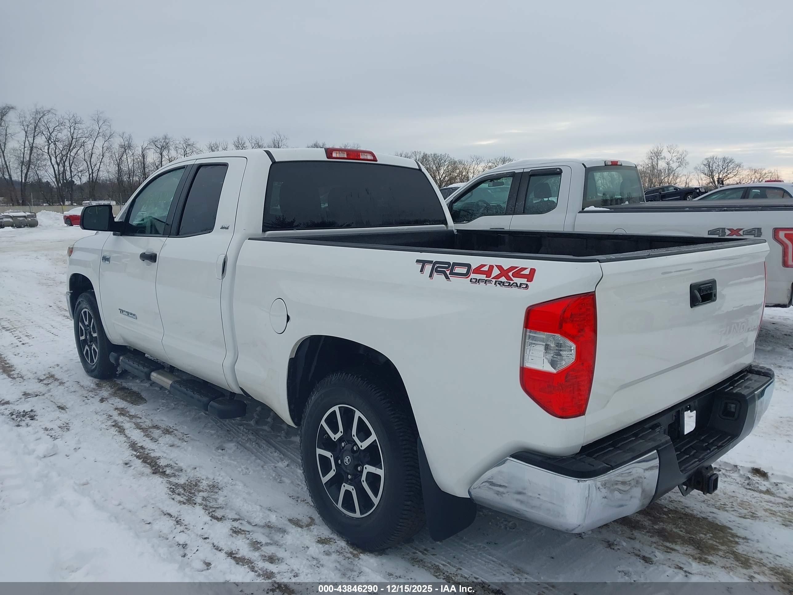 TOYOTA TUNDRA image 3